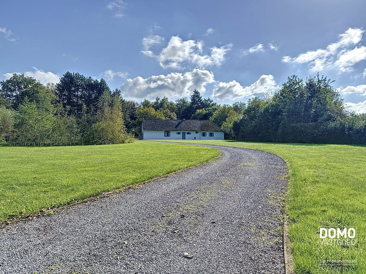 Idylisch gelegen woning op een uniek perceel van maar liefst 1ha62a80ca  foto 1