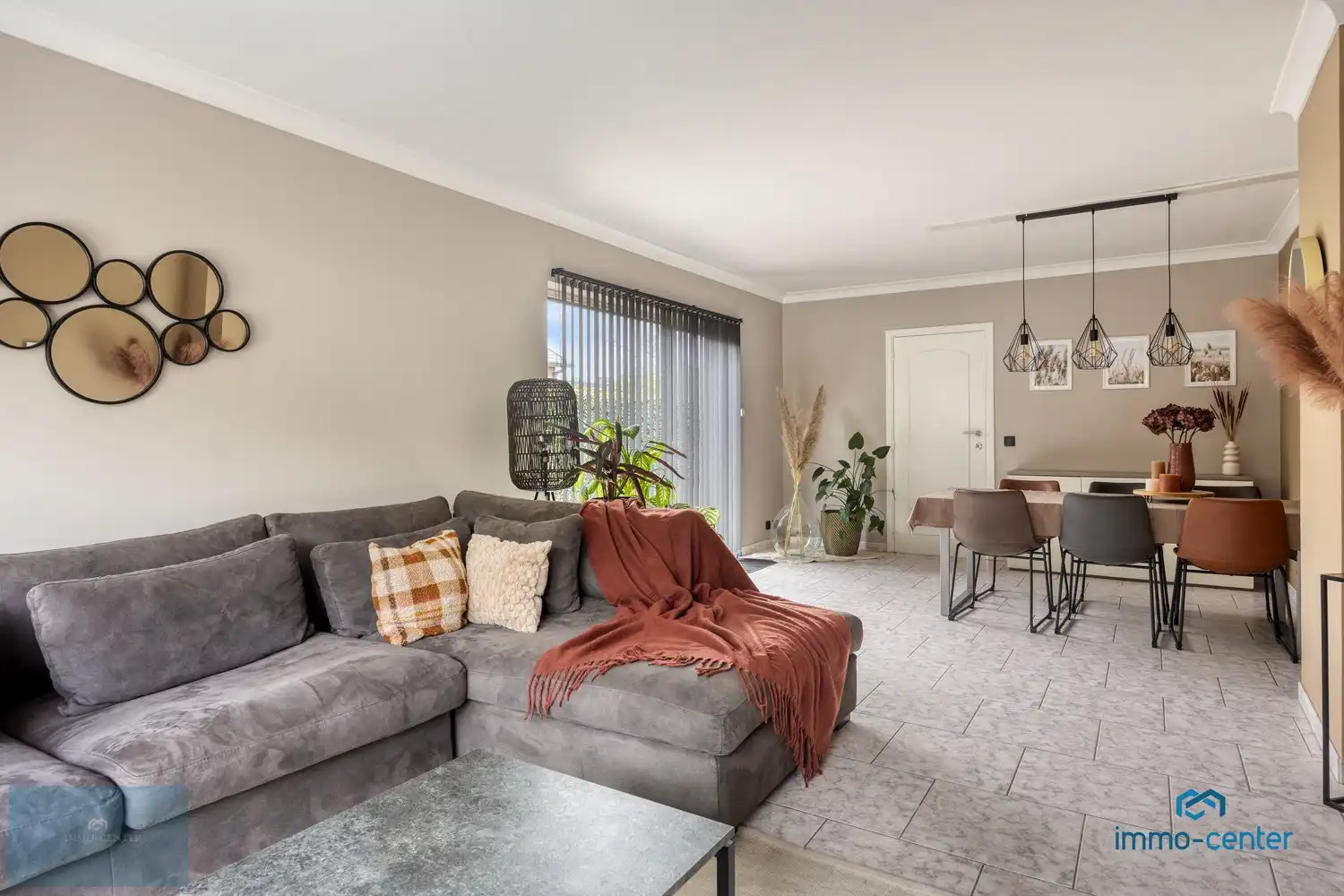 Ruime vrijstaande woning met 4 slaapkamers en grote tuin foto 5