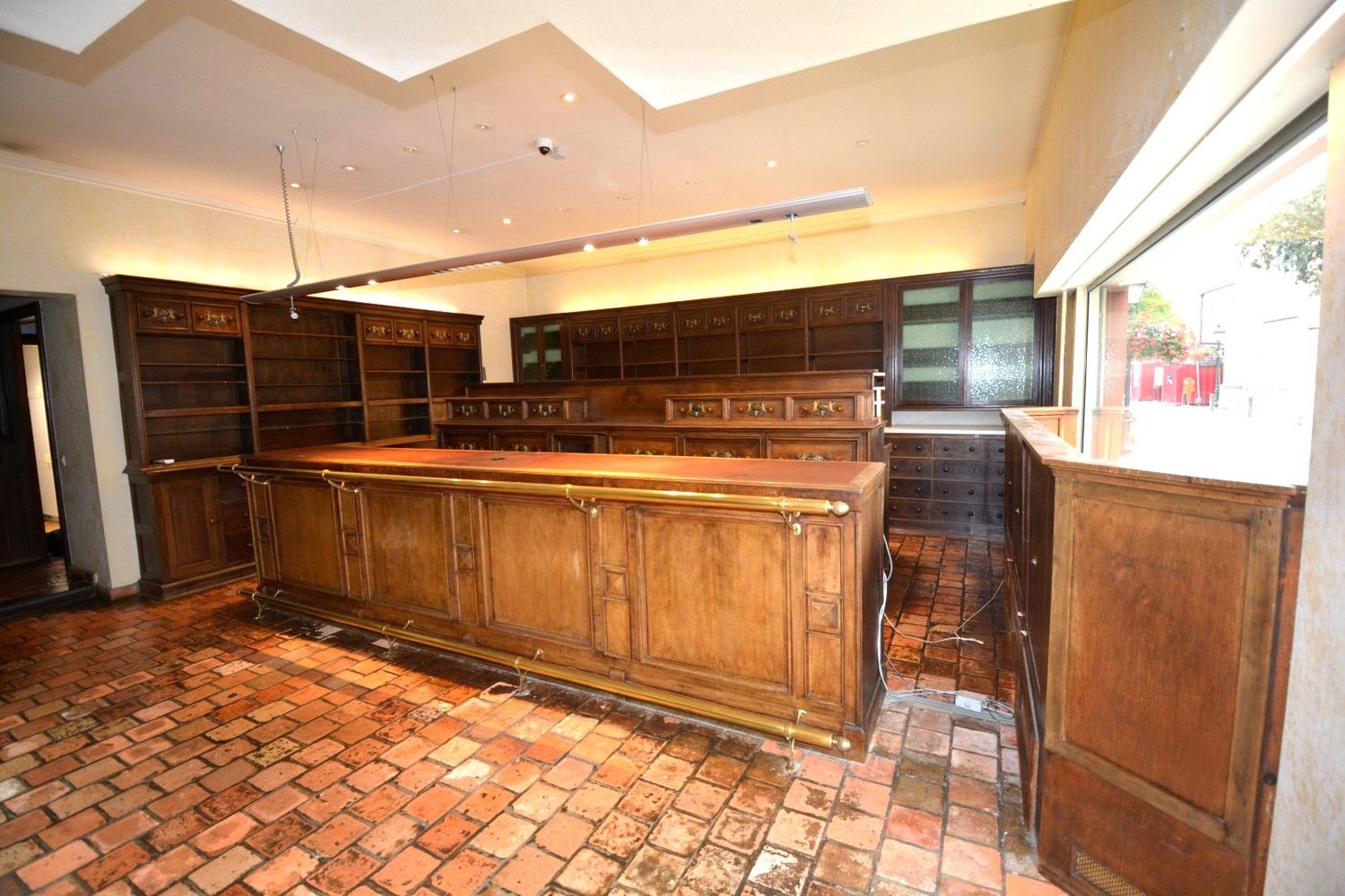 HANDELSGELIJKVLOERS TE CENTRUM OELEGEM! foto 4