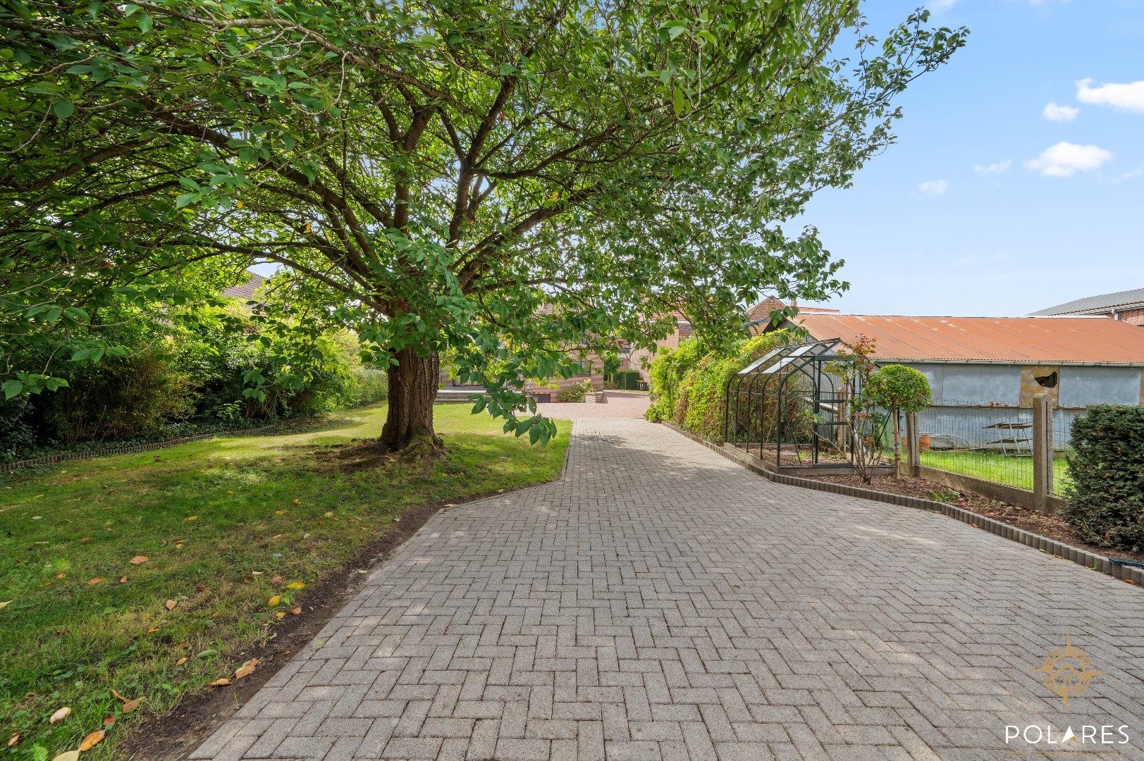 Ruime en vrijstaande woning met veel privacy foto 6