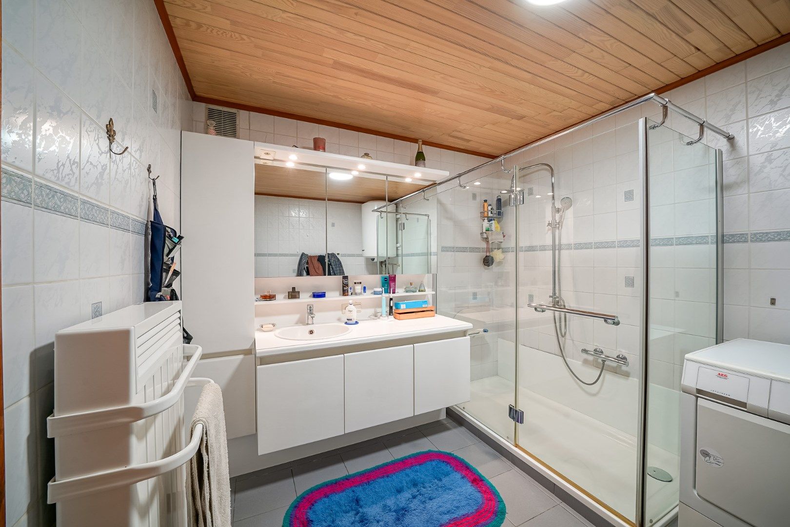 TE KOOP  instapklare woning met grote zonnige tuin en garage/loods. foto 12