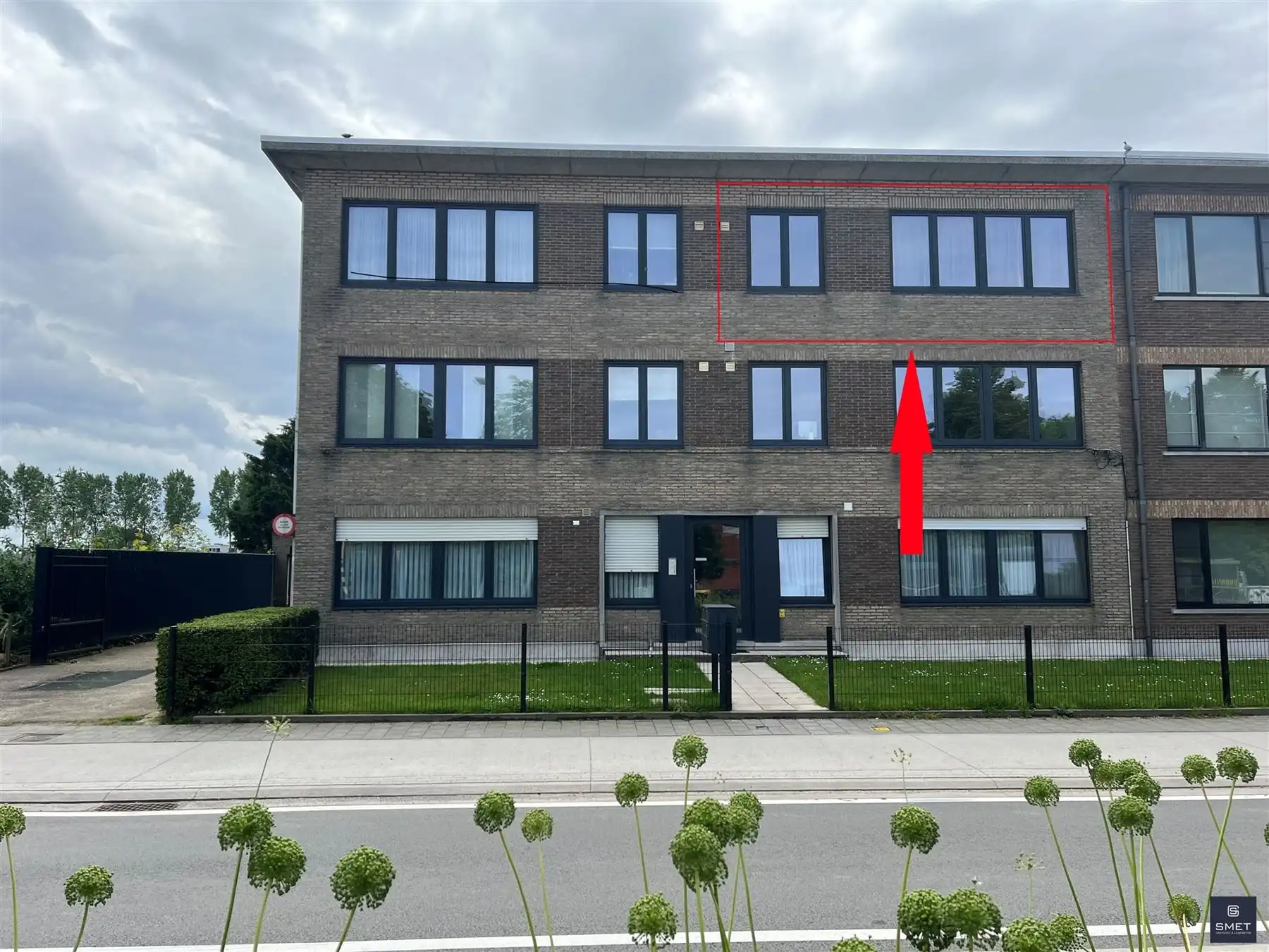 Gerenoveerd appt met 2 slpks, terras en garage foto {{pictureIndex}}