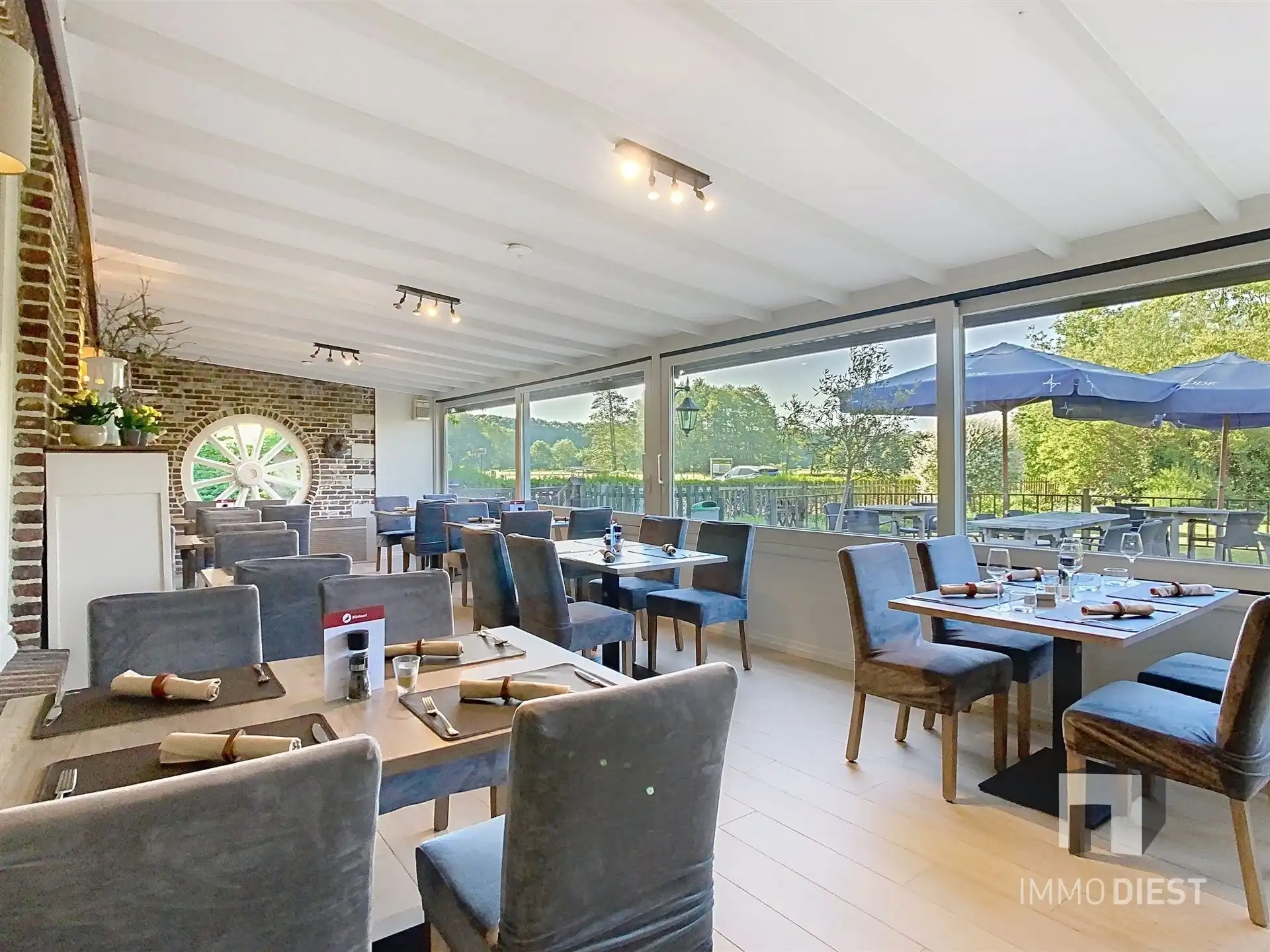 Brasserie - restaurant - feestzaal - privéwoonst foto 17