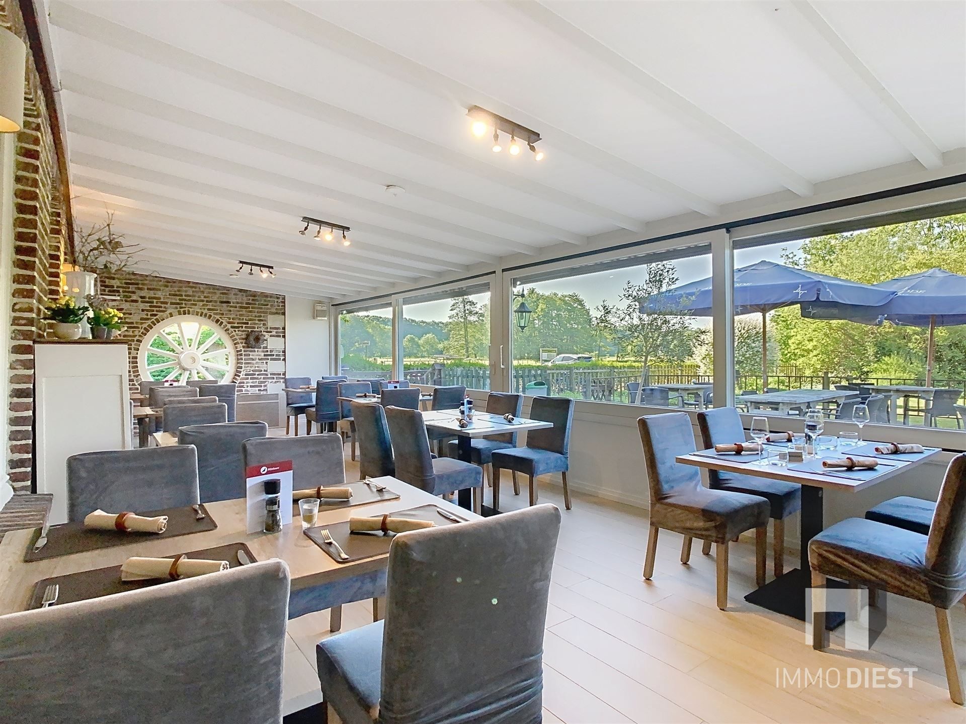 Brasserie - restaurant - feestzaal - privéwoonst foto 17