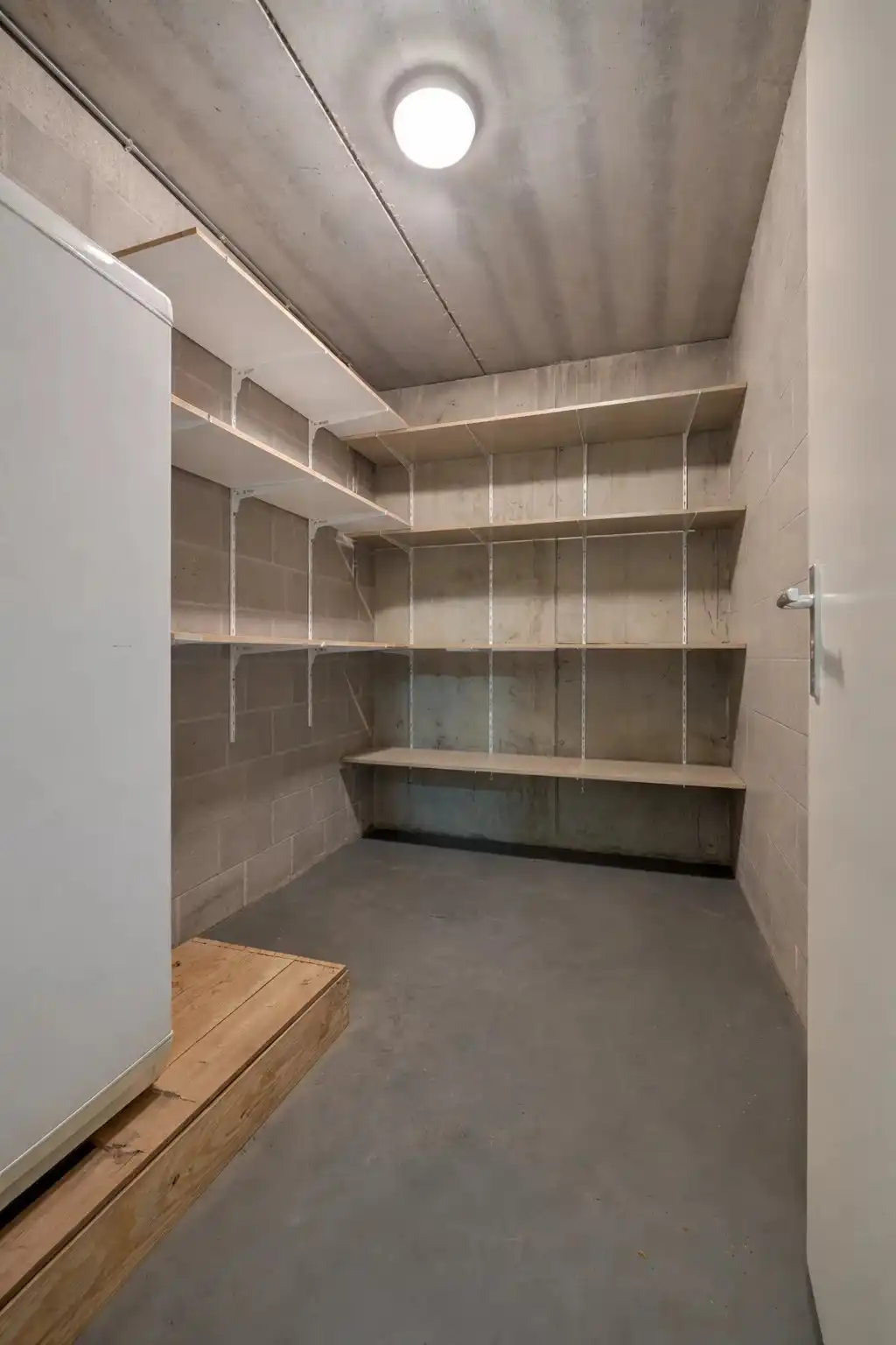 LICHTRIJK APPARTEMENT VAN 92M²  MET TWEE SLPK'S EN UNIEK TERRAS VAN 27M² IN KESSELT foto 17