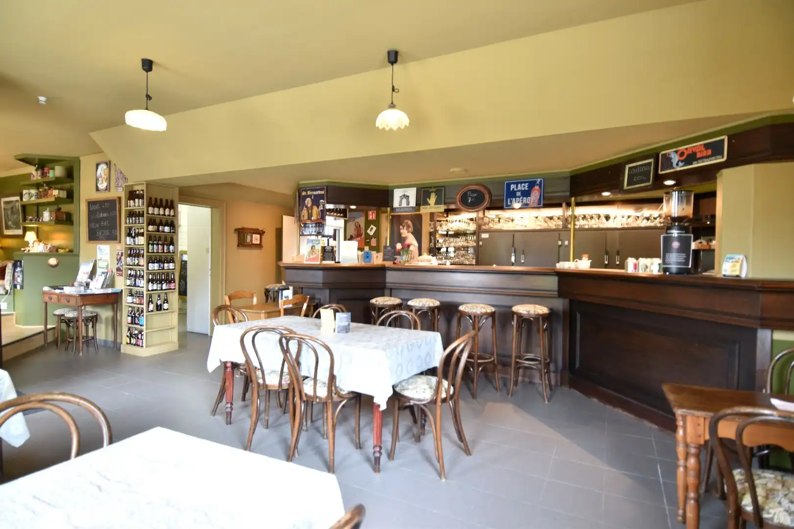 Woning met tuin/terras, garage en bijhorende horeceazaak te koop in Gullegem foto 4