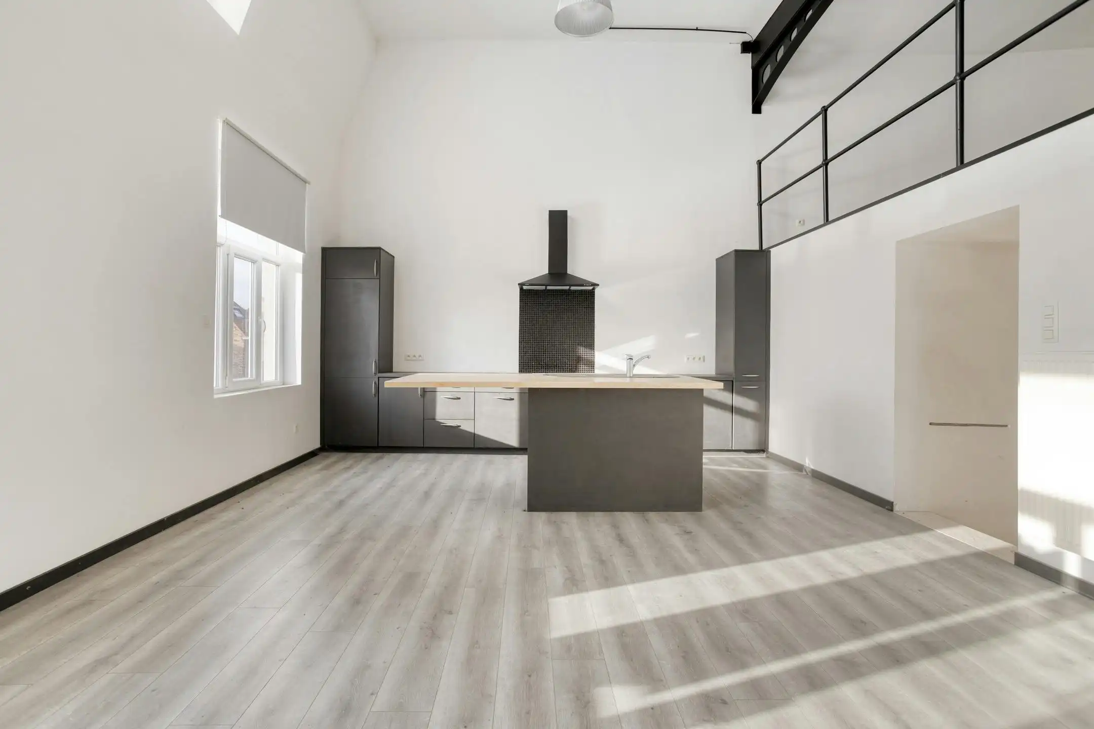 Handelspand met appartement en atelier te koop in Adegem foto 3