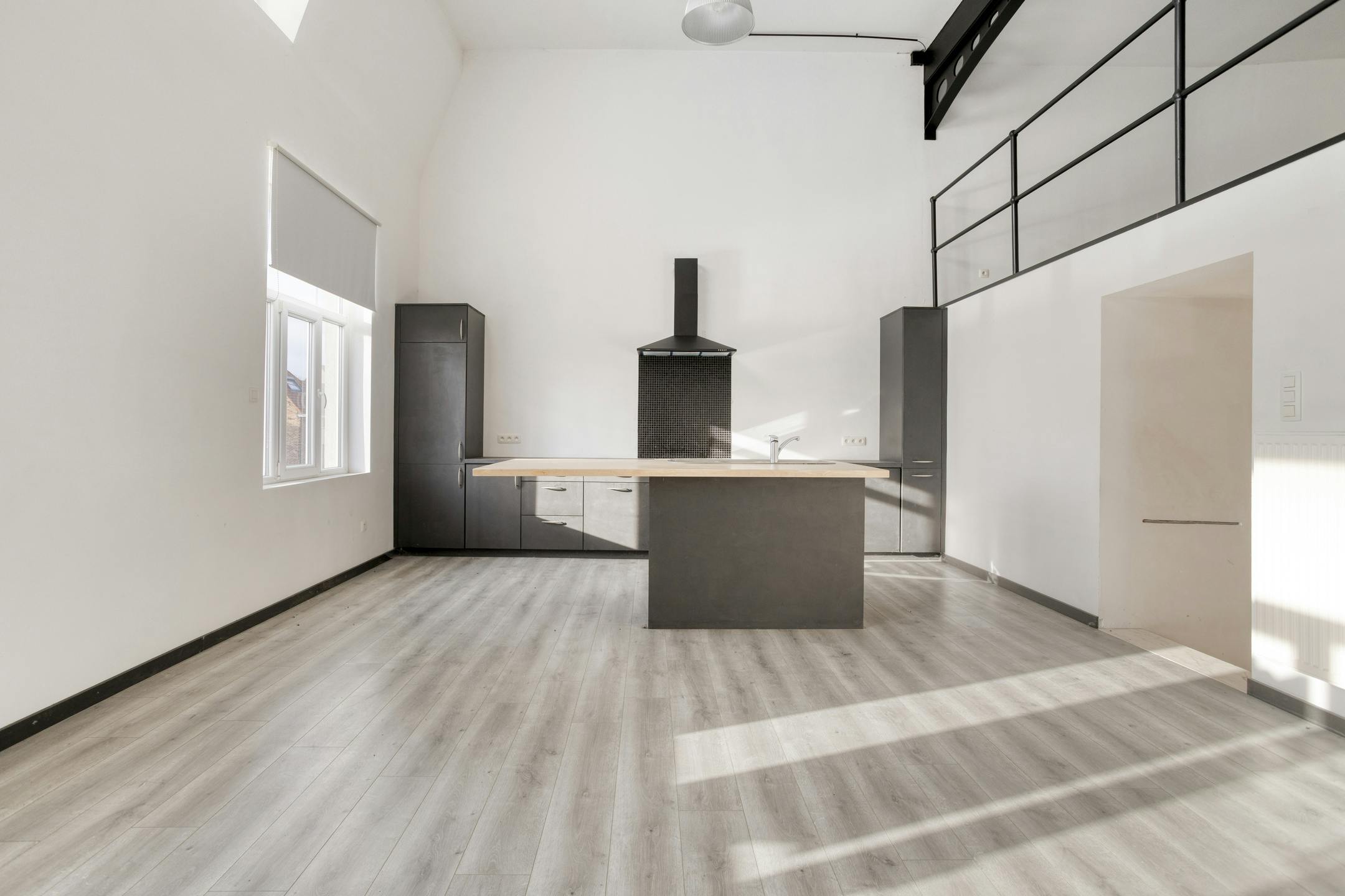 Handelspand met appartement en atelier te koop in Adegem foto 3