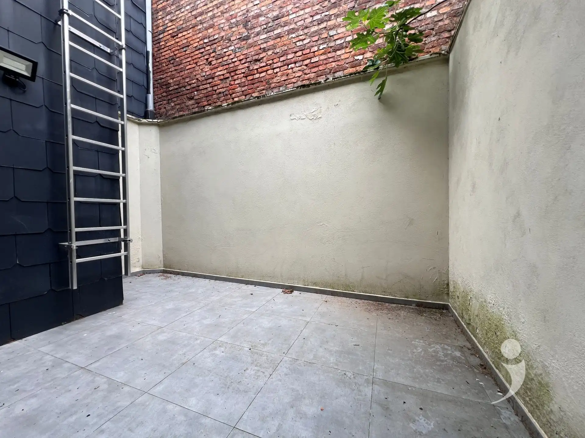 Ruime studio met privéterras foto 8
