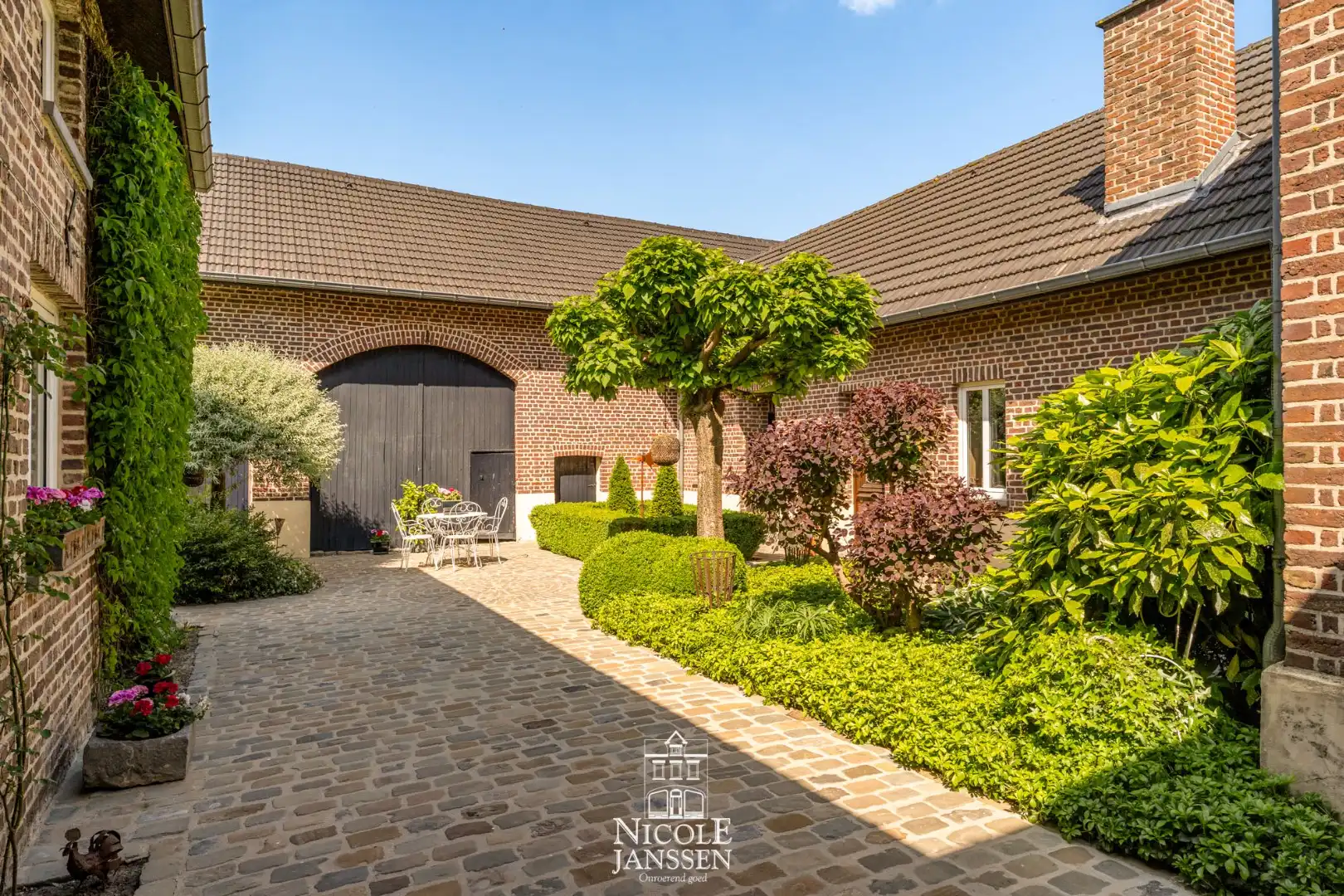 Gerenoveerde vierkantshoeve foto 2