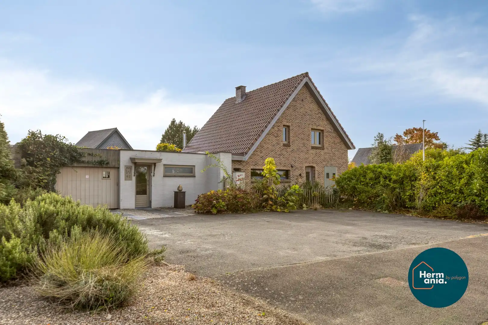 Hoofdfoto van de publicatie: Te koop: Woning met enorm potentieel en een groot perceel in Genk