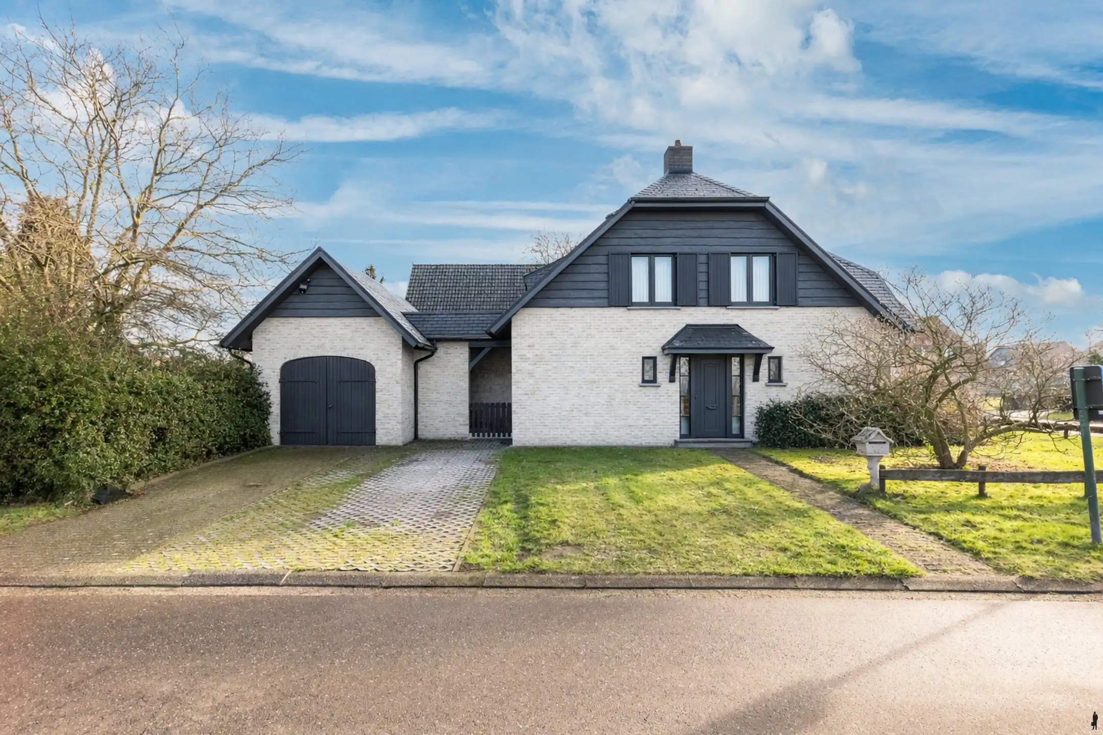 Villa met 5 slaapkamers op een zuid oost perceel van ca.800m² in Weelde foto {{pictureIndex}}