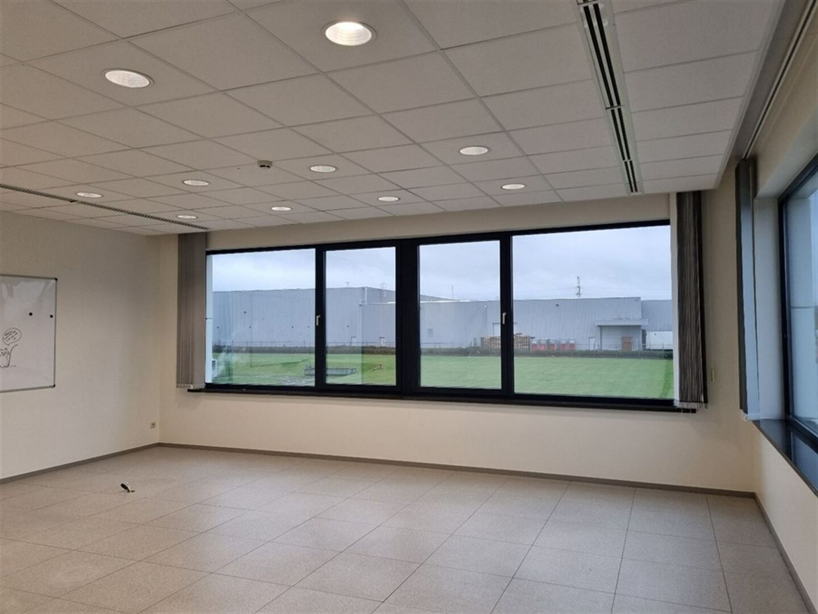 Kantoor te huur in Hasselt vanaf 527 m² met goede ligging foto 10