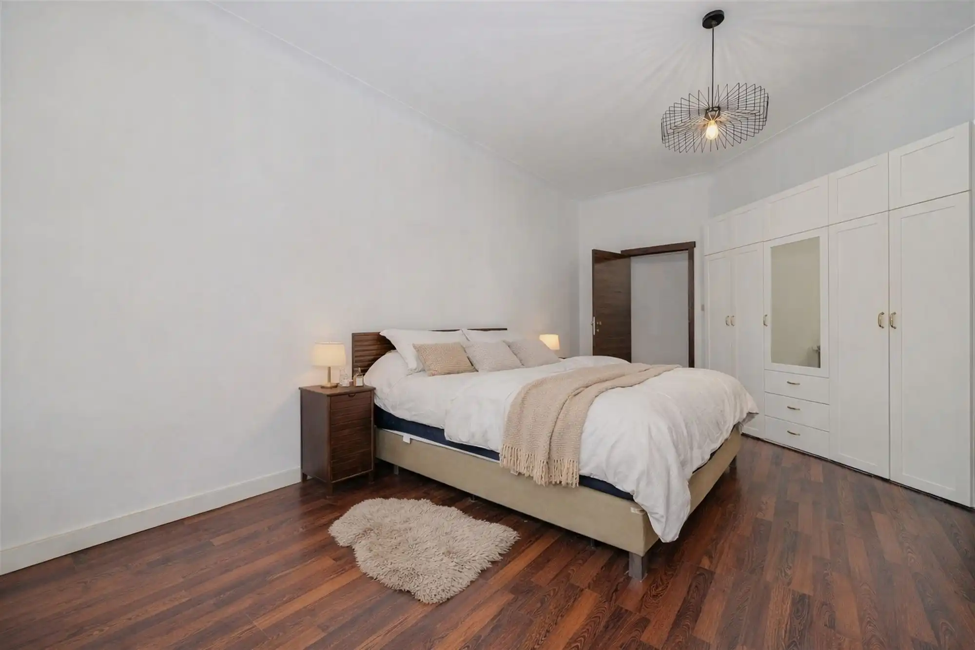 Perfect instapklaar appt met 2 slk + 2 badk vlakbij het Station foto 10