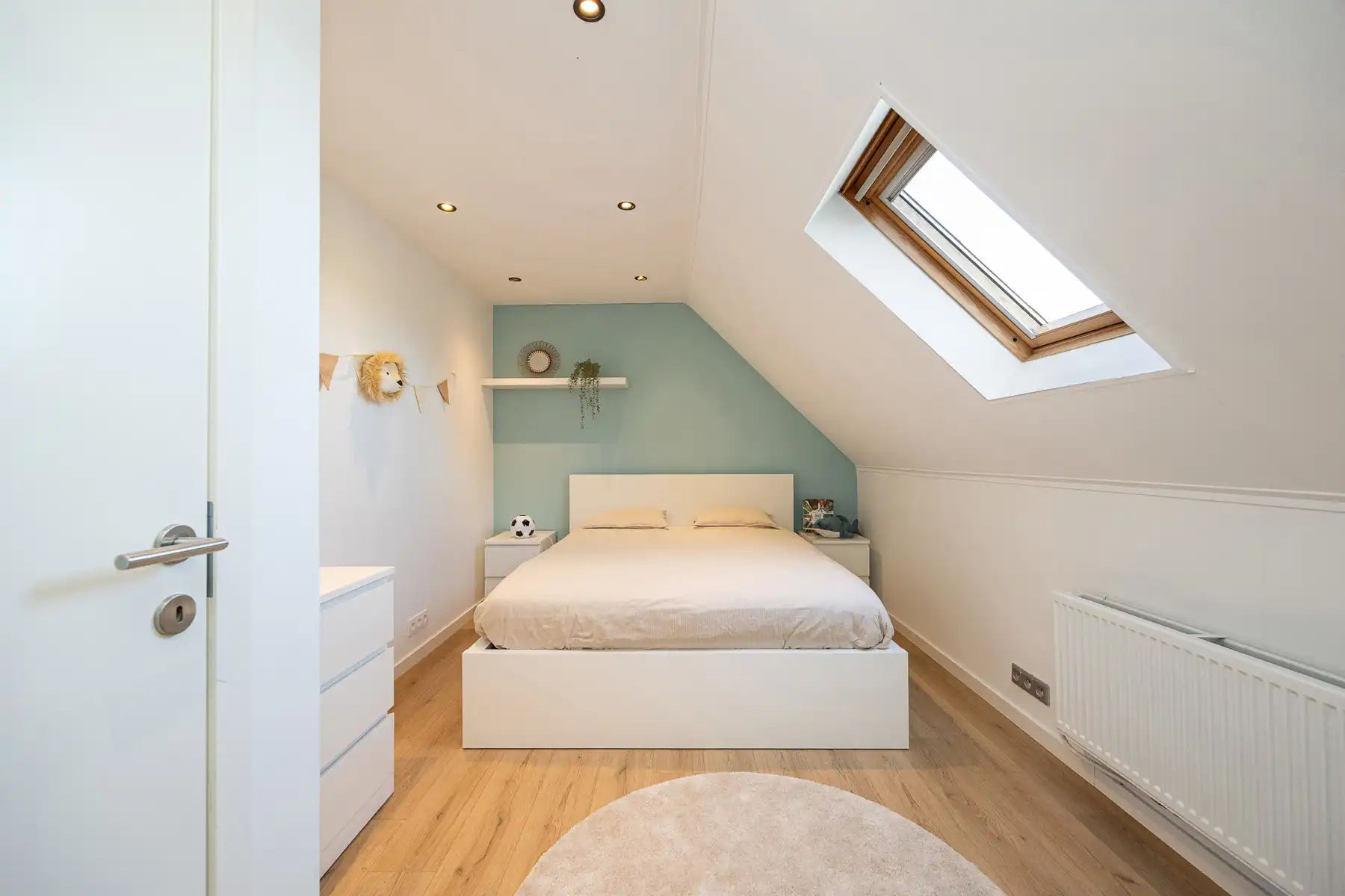 Ruime woning met garage en open uitzicht foto 14