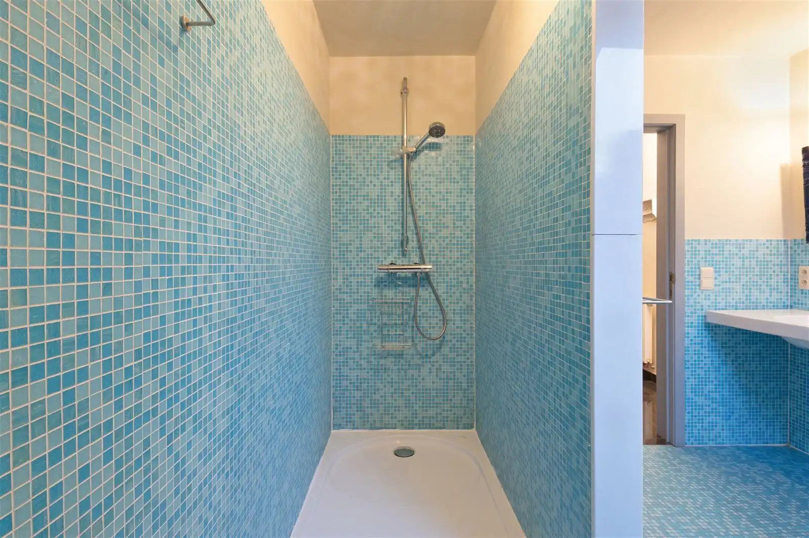 Instapklaar duplexappartement met 3 slaapkamers in Gent! foto 11