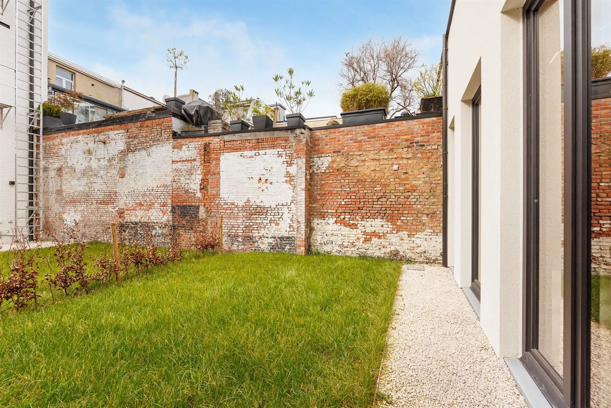 Centraal gelegen casco ruimte met privatieve tuin.  foto 9