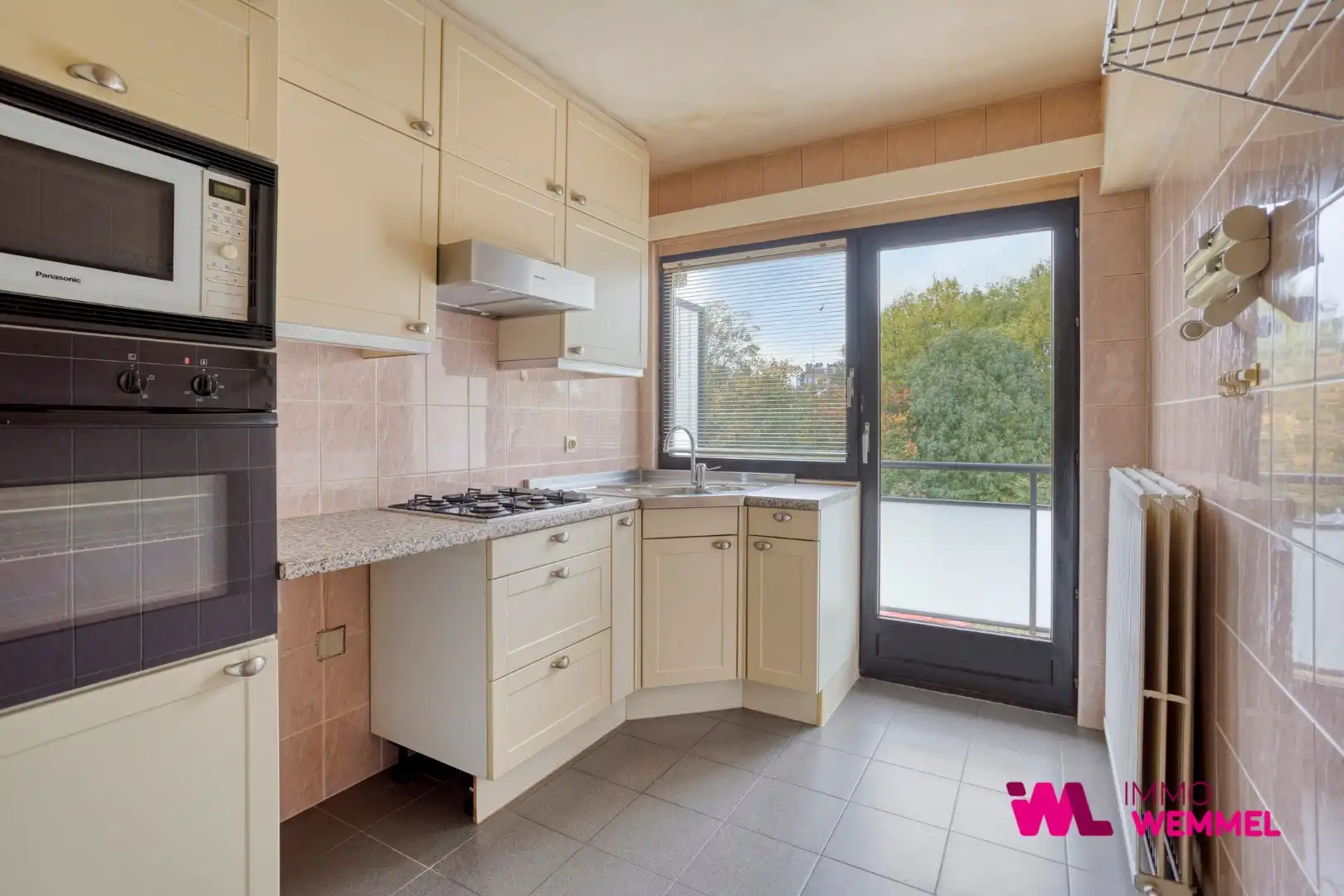 Rustig gelegen appartement met 2 terrassen, 2 slaapkamers, lift en kelder. Goed onderhouden gebouw, te renoveren naar eigen smaak. Optionele garage (€ 30.000).  foto 6