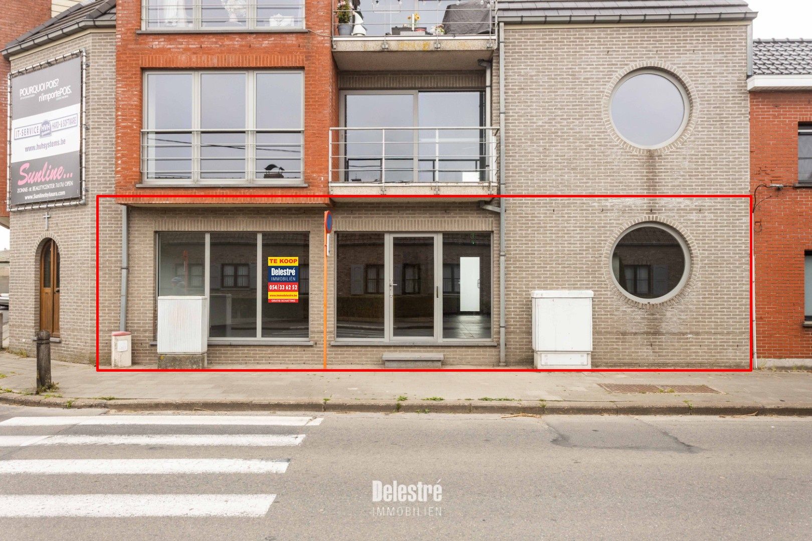 MODERN COMMERCIEEL GLVL. TOV OKAY SUPERMARKT foto 3