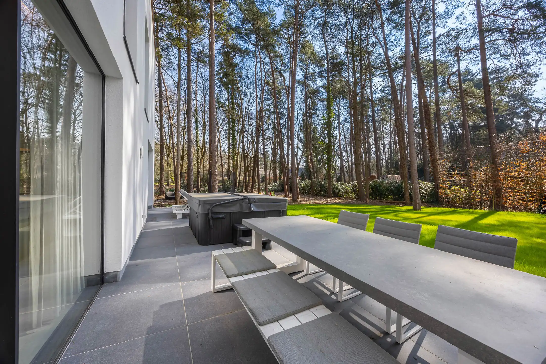Exclusieve moderne villa waar natuur en perfectie samenkomen foto 25