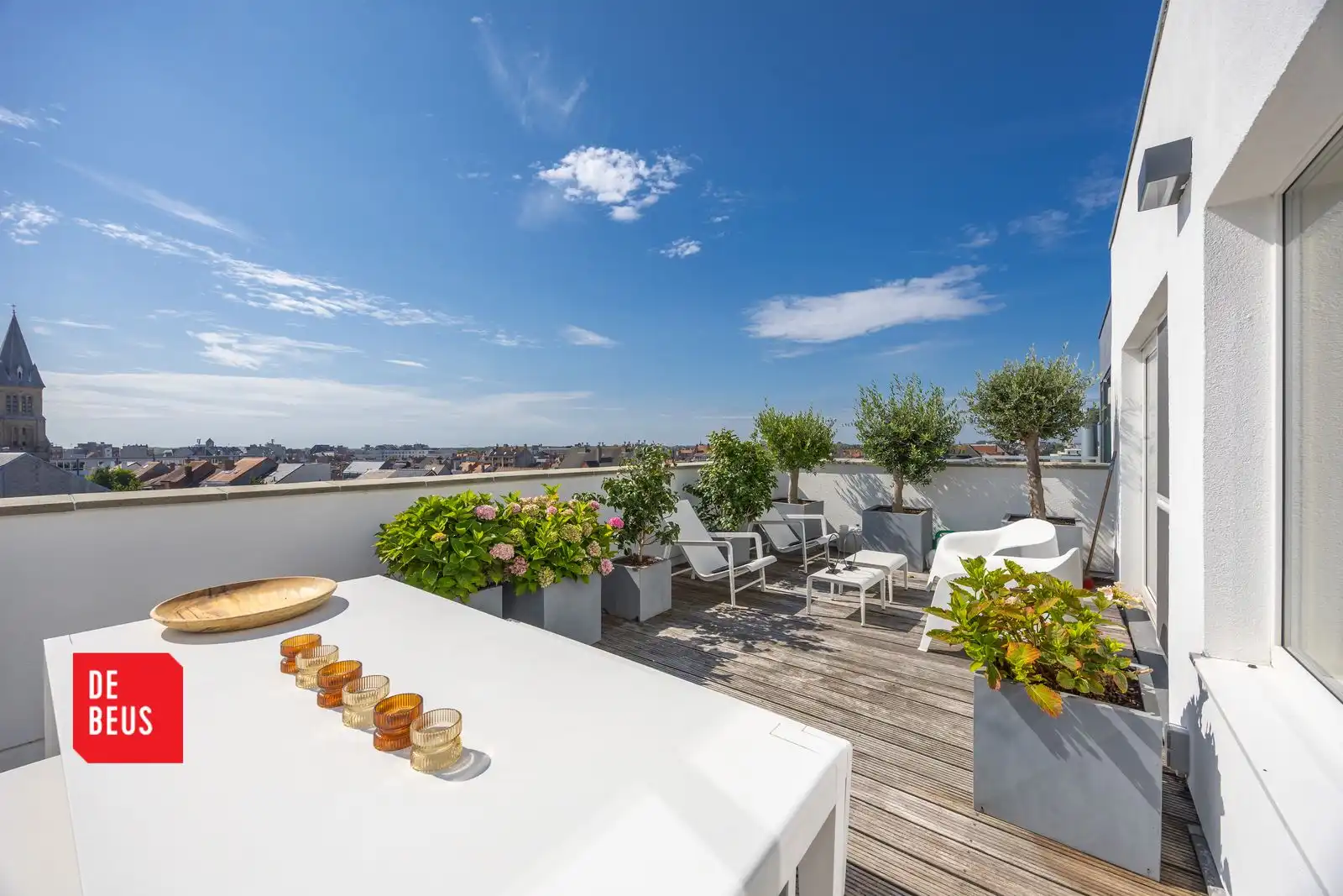 Luxueuze penthouse met zonovergoten terrassen pal aan zee! foto {{pictureIndex}}