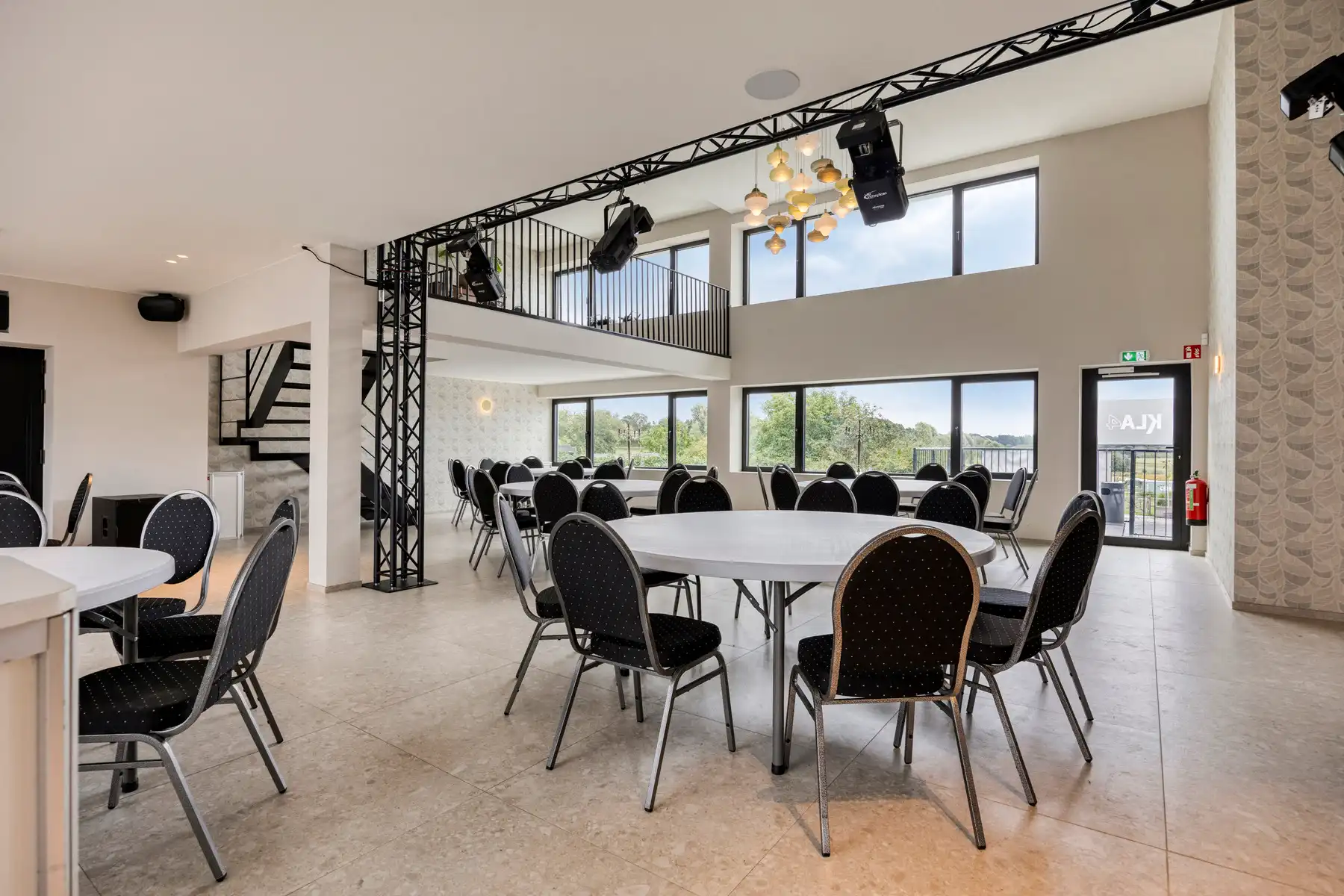 Prachtige feestza(a)l(en)  met landelijk zicht en woonst foto 2