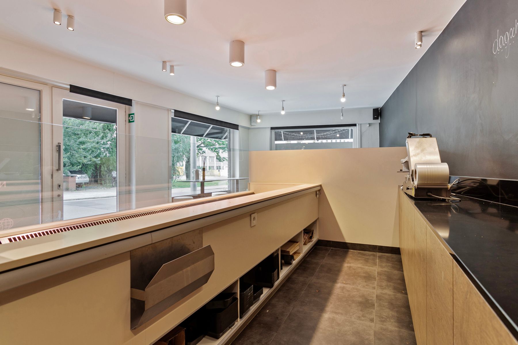 Commercieel pand met naastliggend appartement foto 7
