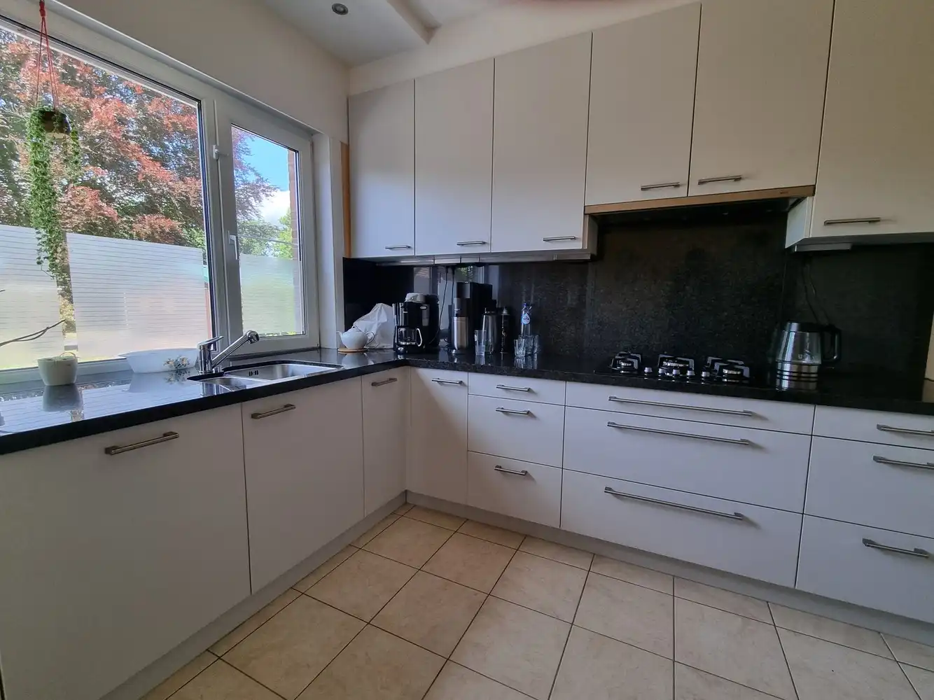 Zeer ruime, instapklare woning met 4 slpks op een prachtig perceel van 16a33ca foto 14