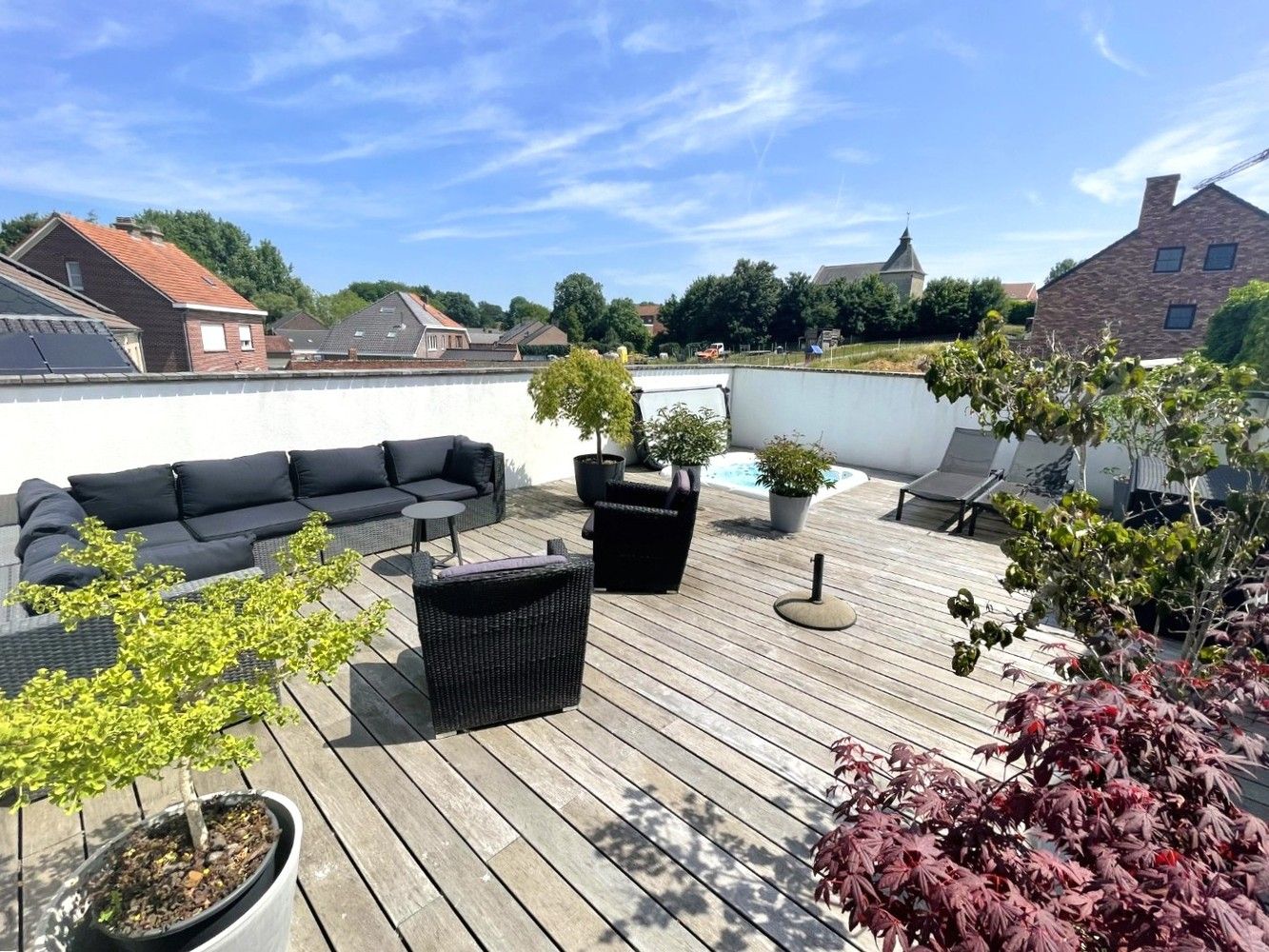 Ruime gezinswoning op gunstige locatie, met uitzonderlijke buitenruimte foto {{pictureIndex}}