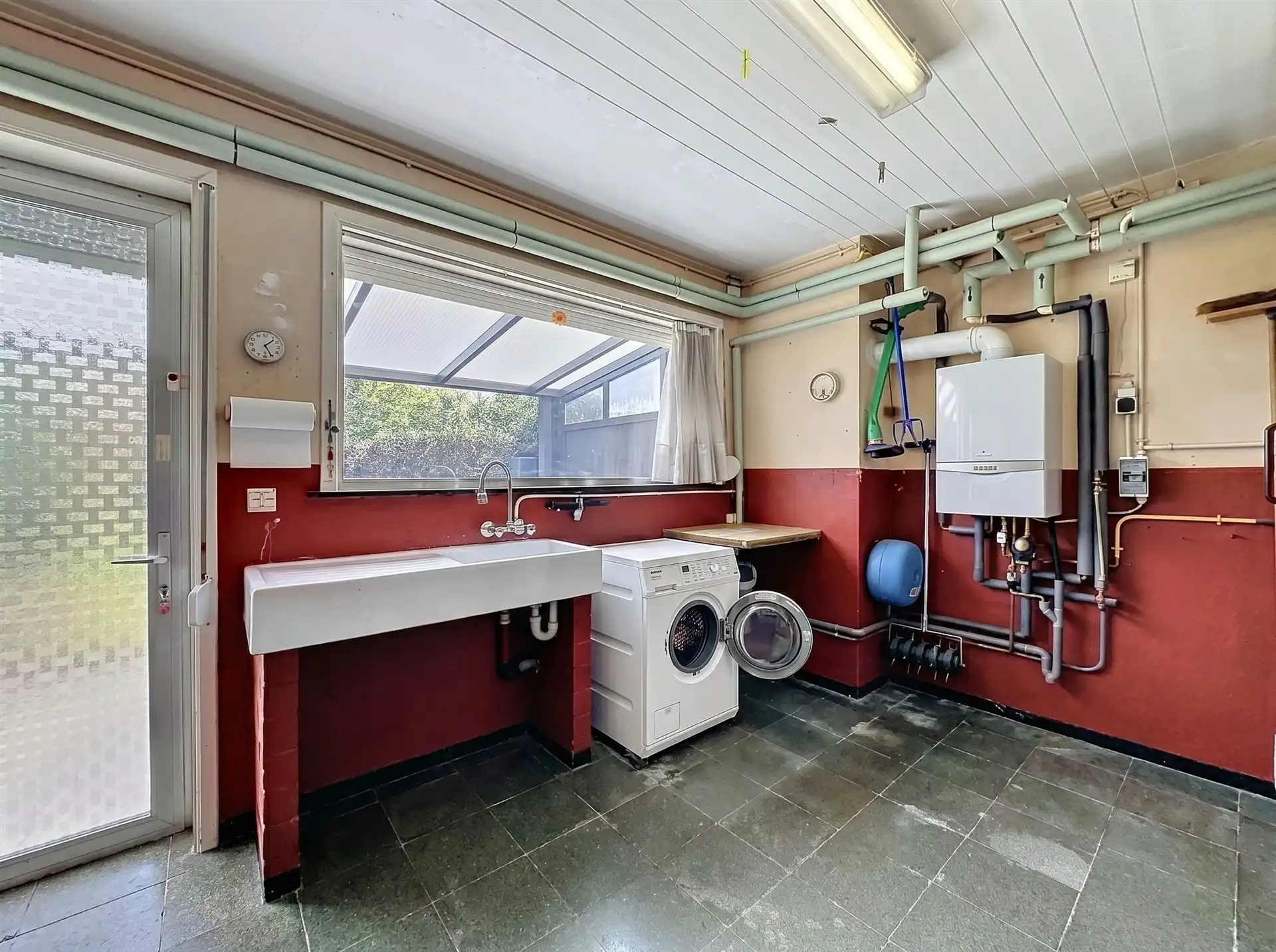 Ruime woning met 4 slaapkamers en garage gelegen in gunstige omgeving te Belsele! foto 22