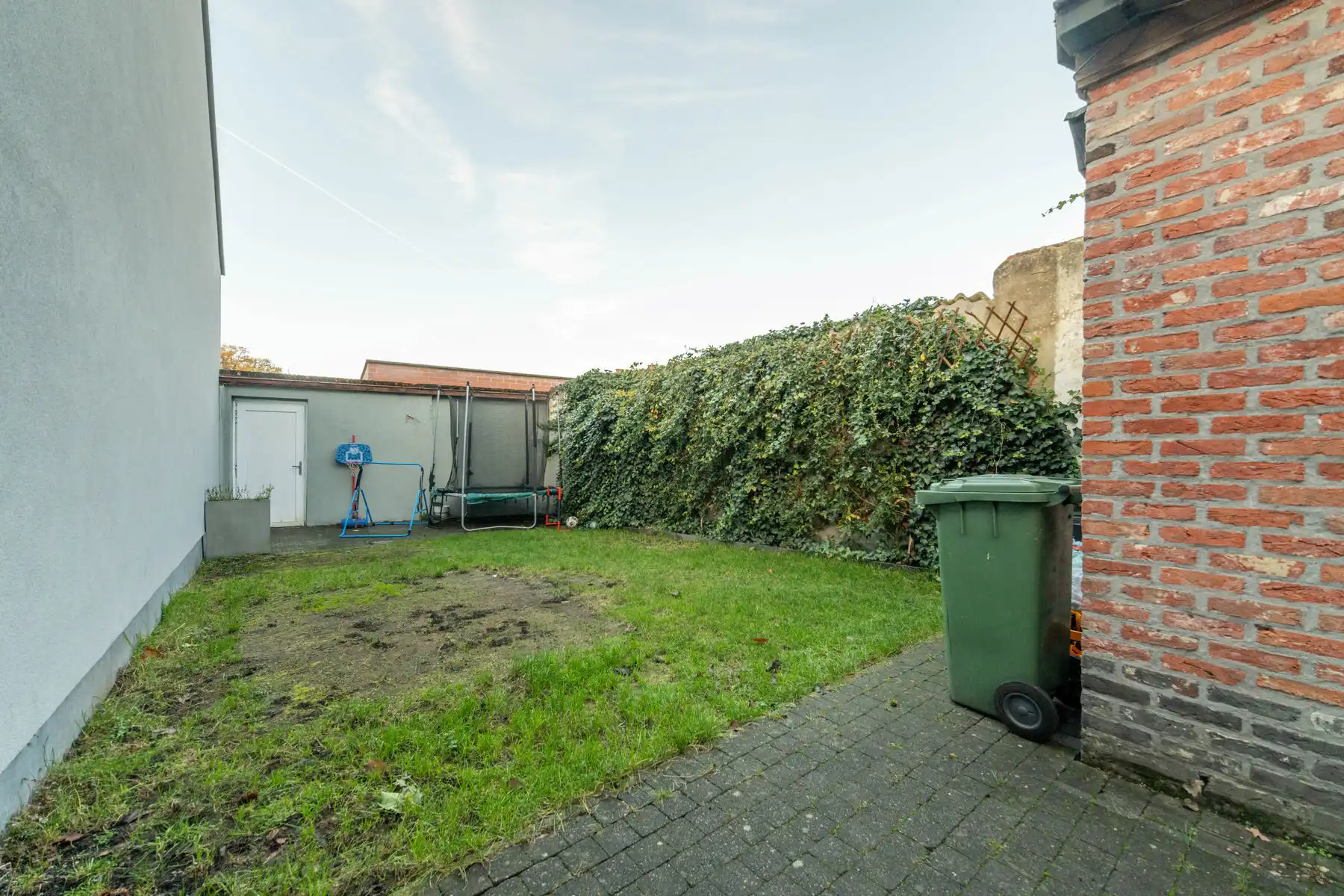 Instapklare, modern afgewerkte woning met B-label te Niel. foto 8