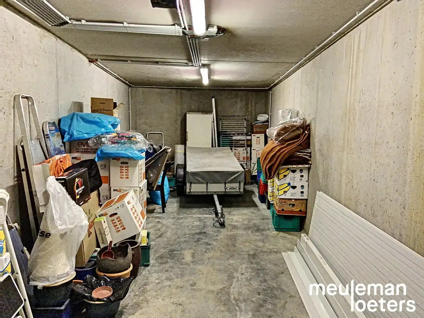Zéér ruime ondergrondse garagebox met autostaanplaats  in het centrum foto 5