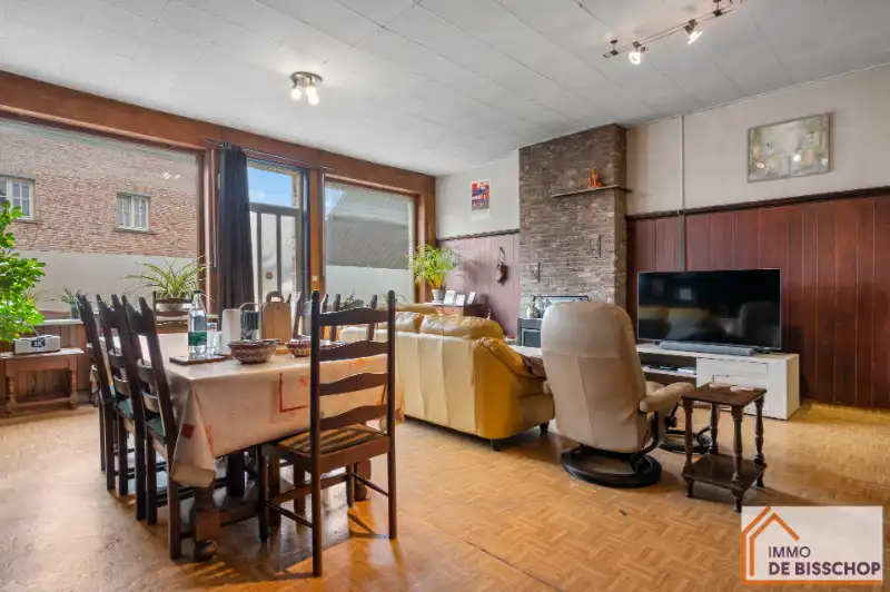 Te renoveren half open bebouwing met 3 slaapkamers, tuin en garage. foto 3