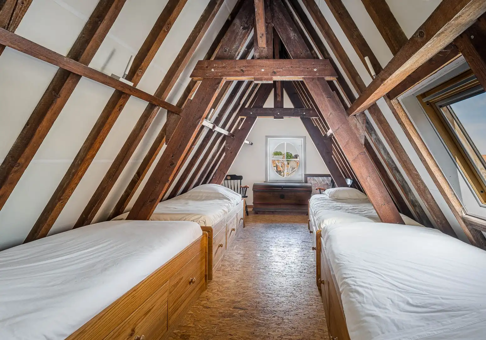 Monumentaal gerestaureerd herenhuis aan de Brugse Reien foto 34