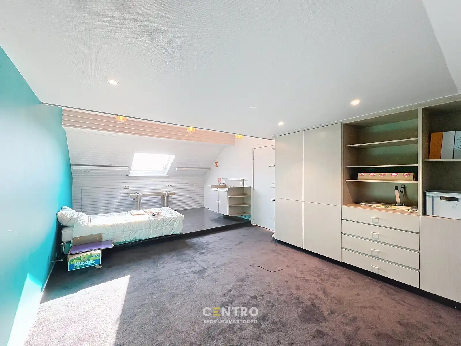 Luxueuze woning (4 slpks) + ruime showroom (of winkel, praktijkruimte, diensten, vrij beroep,...) met kantoor te Hooglede! foto 34