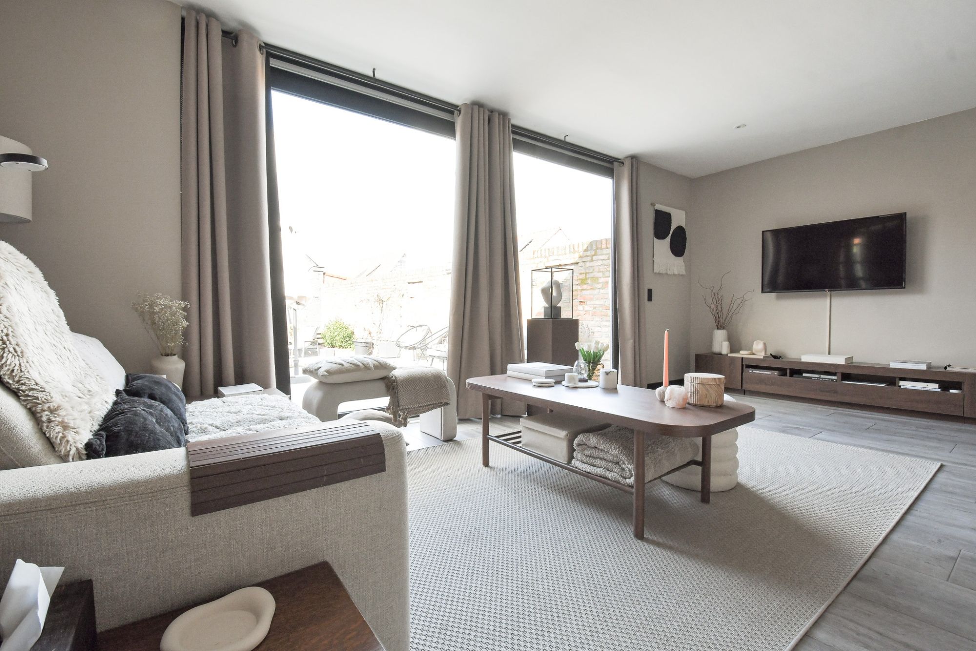 Volledig gerenoveerde woning met uitweg en tuin foto 6