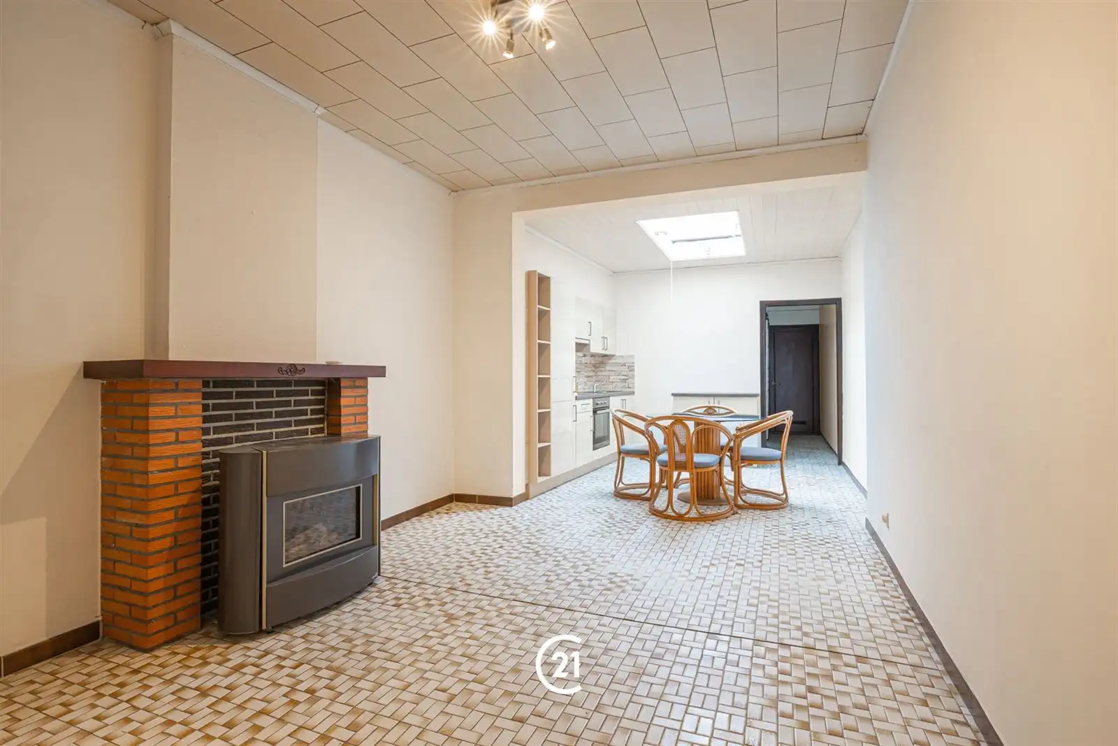 Instapklare woning in het centrum van Zottegem! foto 3