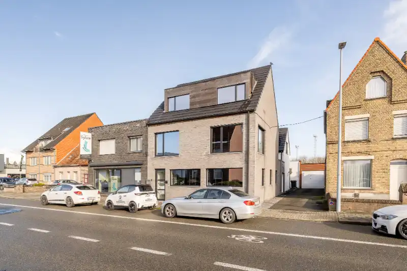 Ruime instapklare woning met loods in centrum Ingelmunster. foto 2