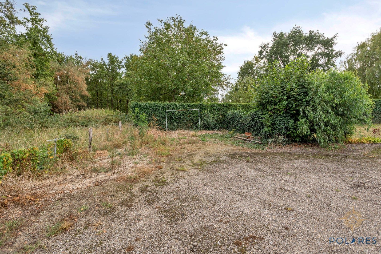 Goed gelegen taverne met woonst en grote parking foto 46