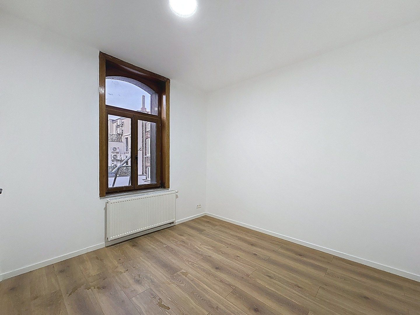 Instapklare gerenoveerde woning op toplocatie in Tienen foto 8