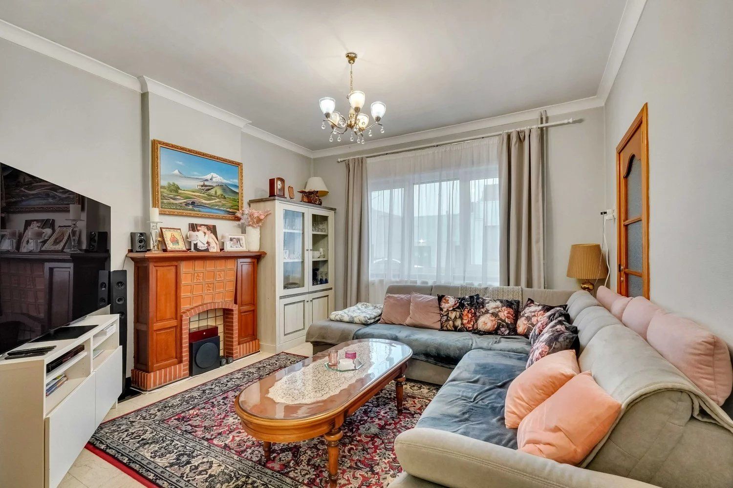 Ruime, te renoveren halfopen woning foto 9