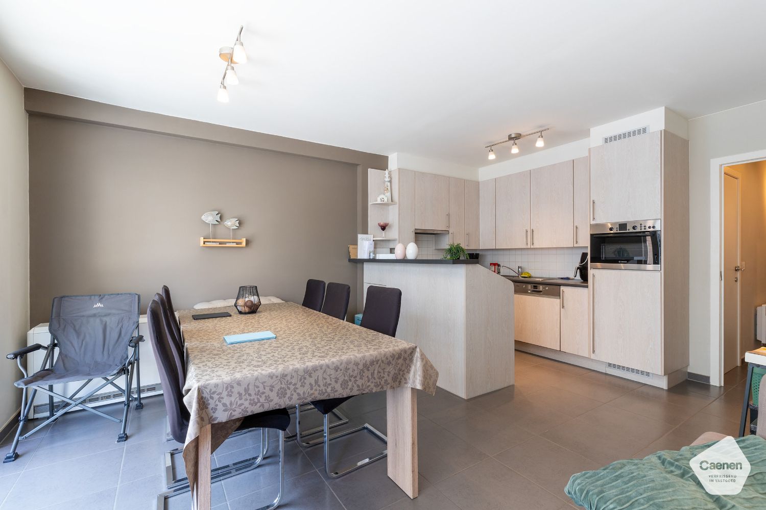 Instapklaar appartement met 2 slaapkamers en zijdelings zeezicht foto {{pictureIndex}}