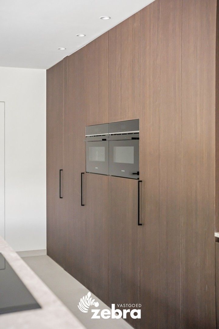 Prachtig gerenoveerde villa met 5 slaapkamers en 2 badkamers te Oostrozebeke! foto 10