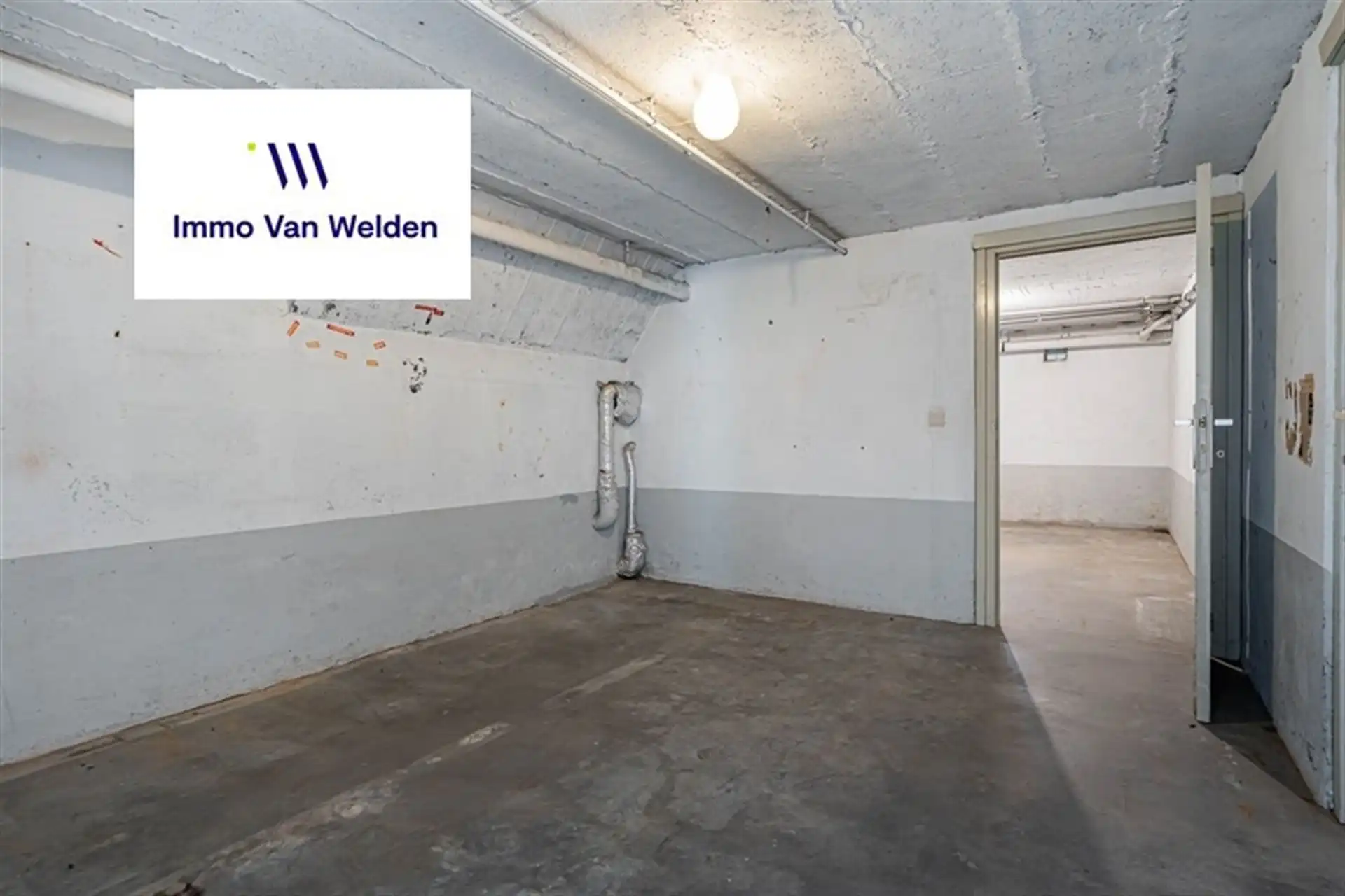 Ruime woning met 4 slaapkamers, grote tuin en dubbele garage in Ename. foto 26