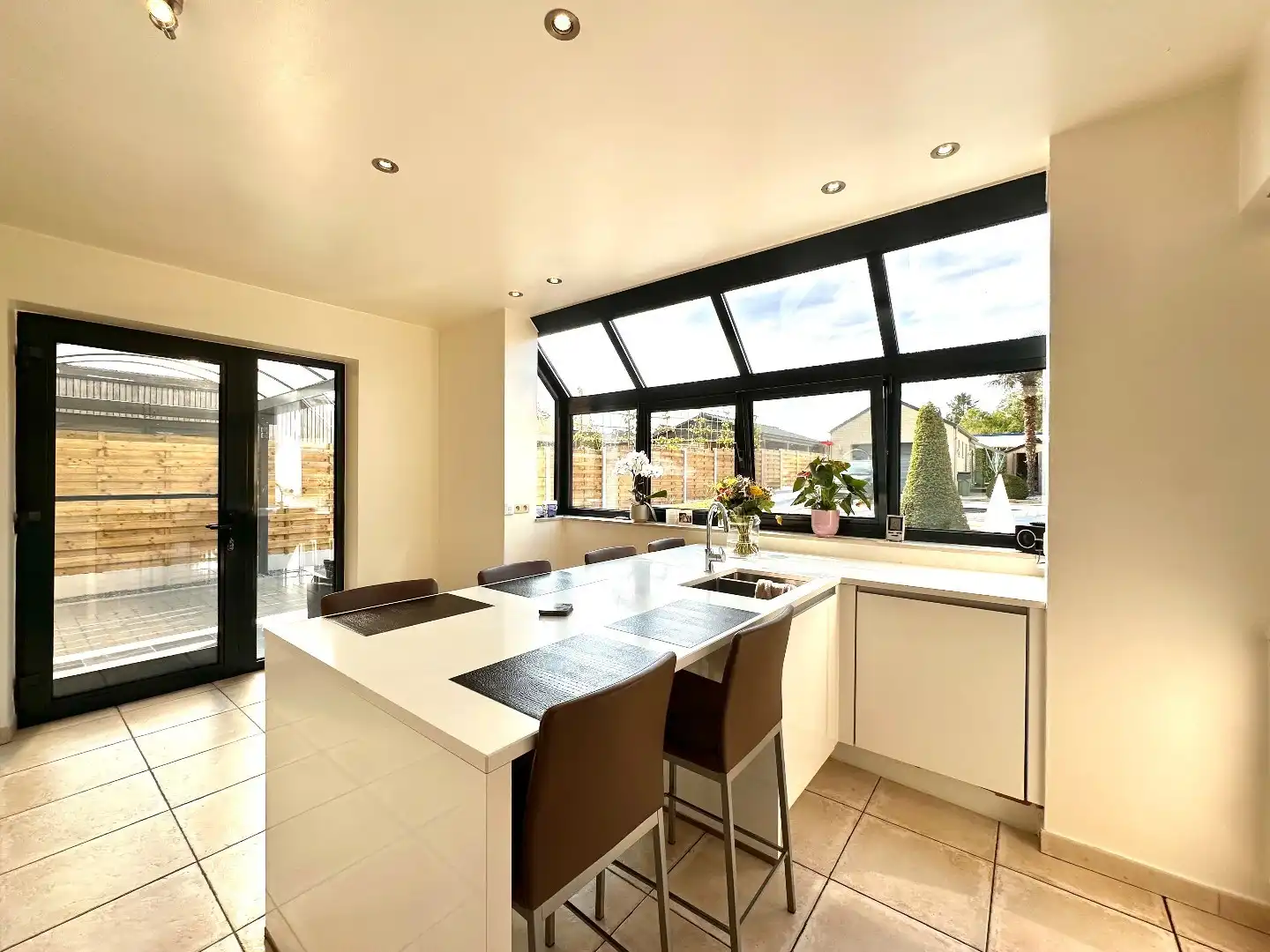 Zeer ruime, moderne gezinswoning op toplocatie in Tongeren foto 10