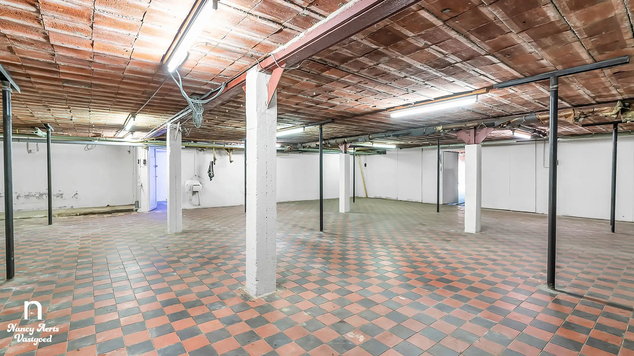 Handelspand van 395 m² in het centrum van Beringen foto 27