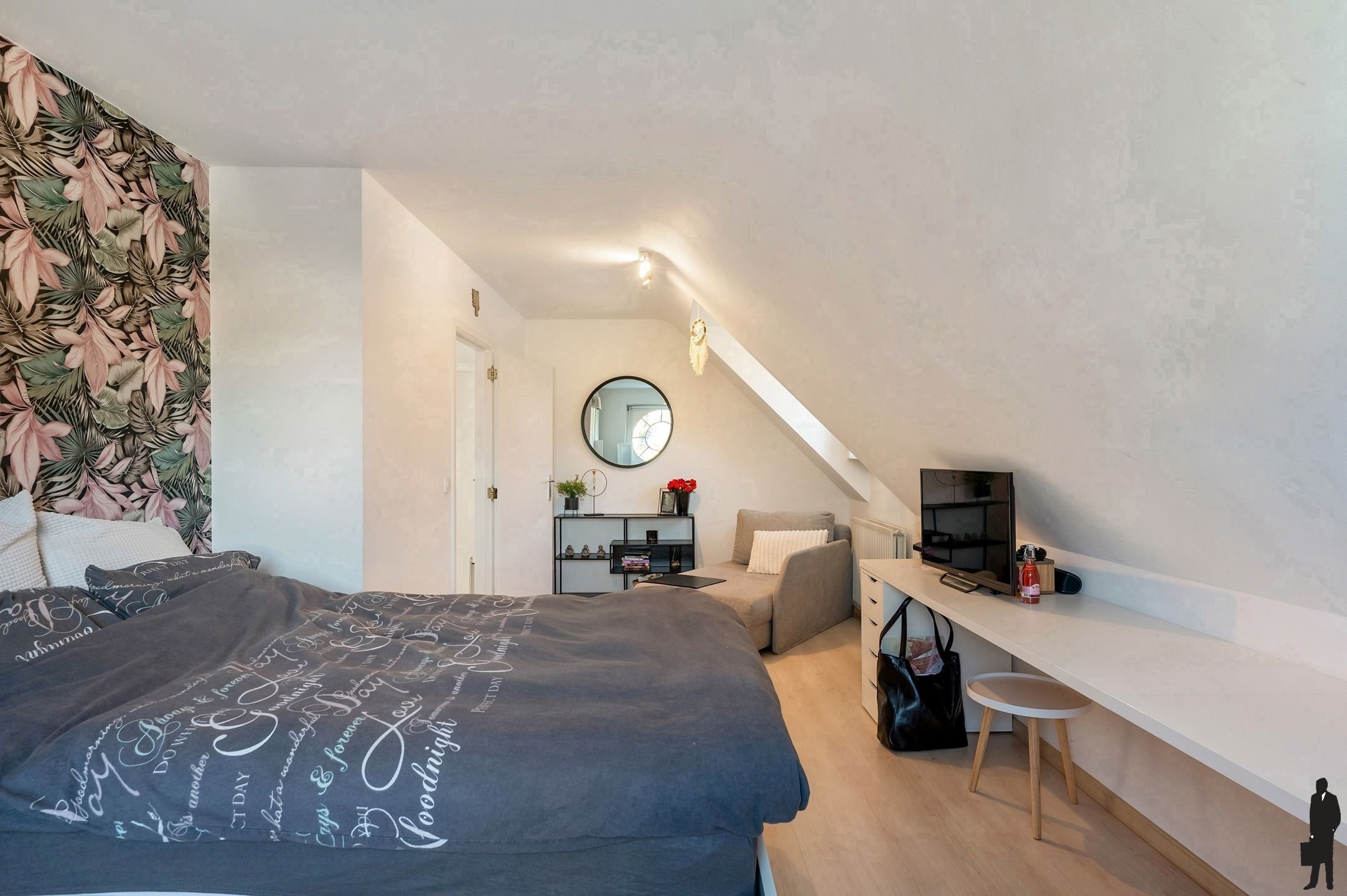 Ruime woning (ca. 225m²) met 3 grote slk’s, garage en mooie tuin op 726m² foto 12
