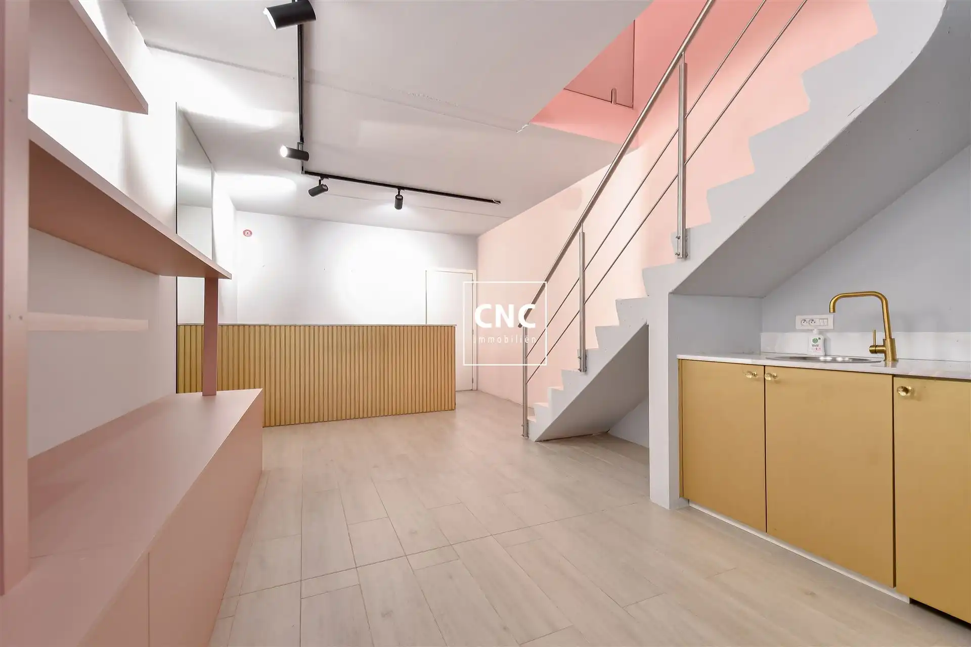 Recent lichtrijk handelspand in het commerciële centrum van Knokke foto 3