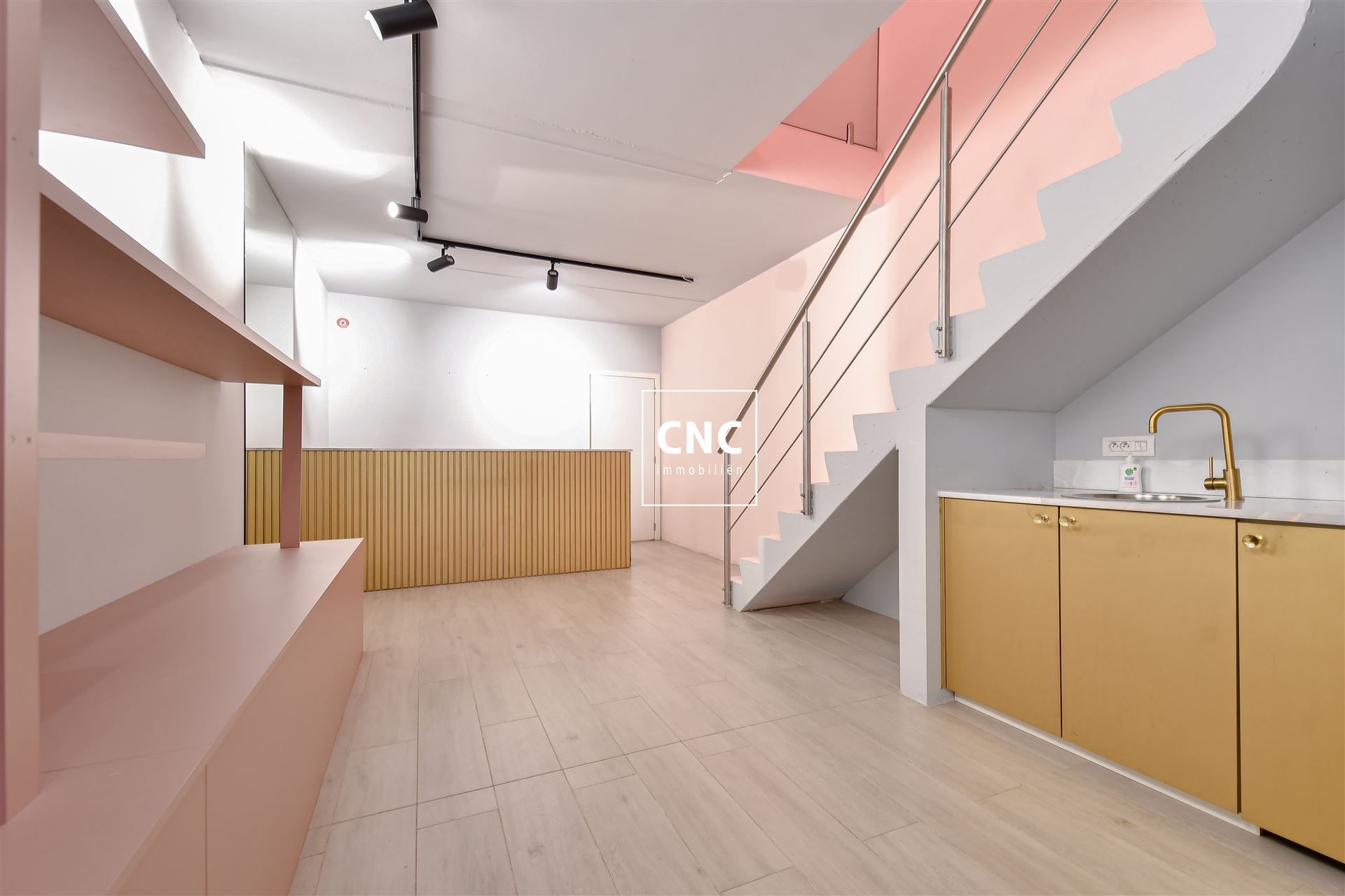 Recent lichtrijk handelspand in het commerciële centrum van Knokke foto 3