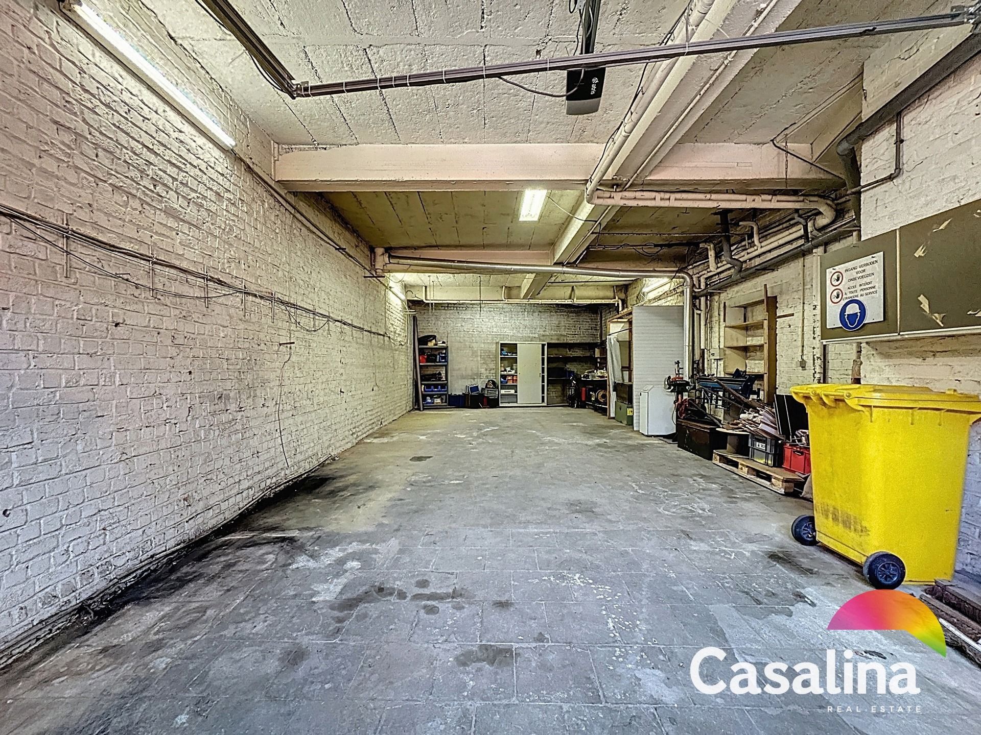 Een ruime te renoveren rijwoning van 207m² met zonnig terras foto 13